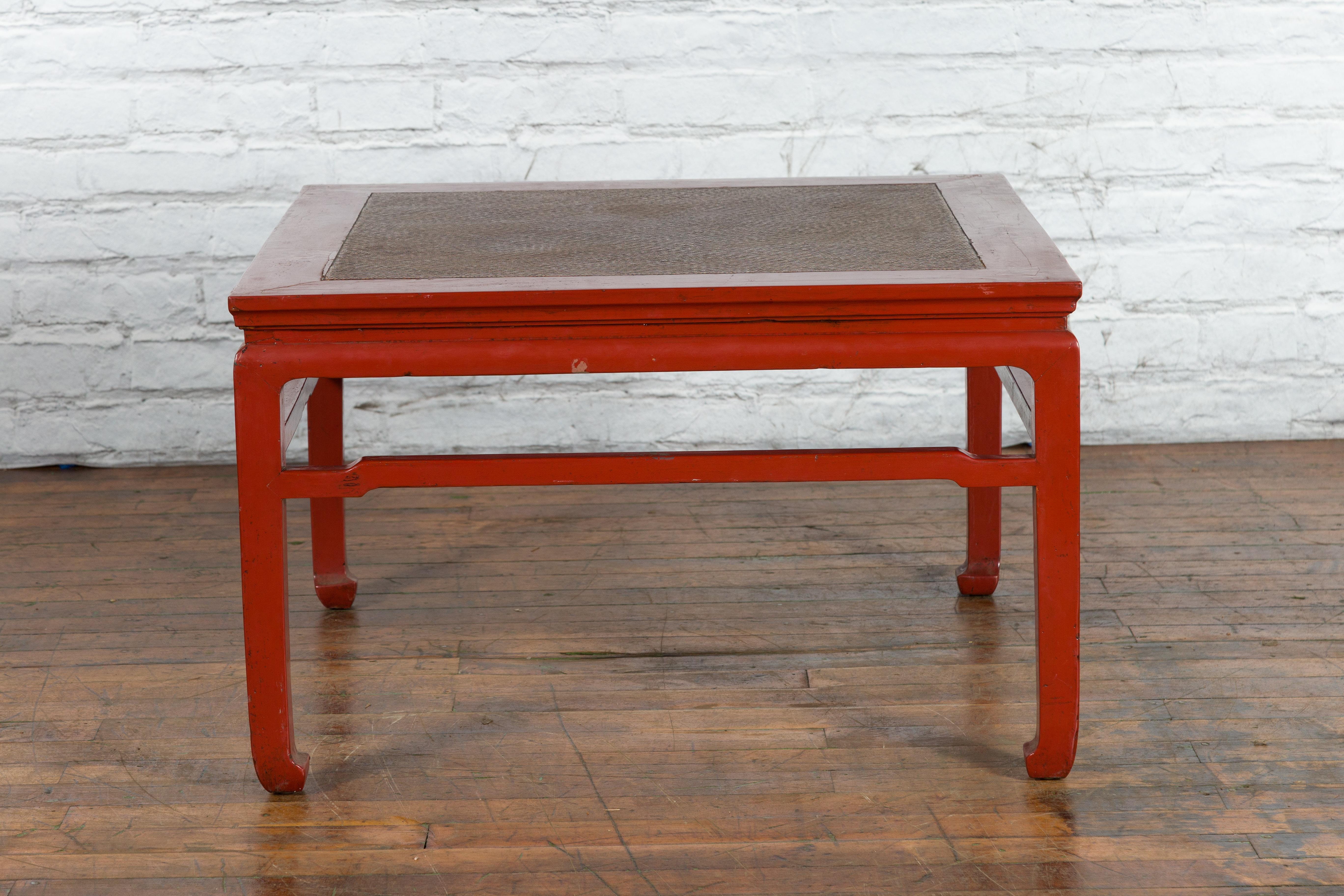 Chinese Early 20th Century Red Lacquer Coffee Table with Hand-Woven Rattan Top For Sale 9