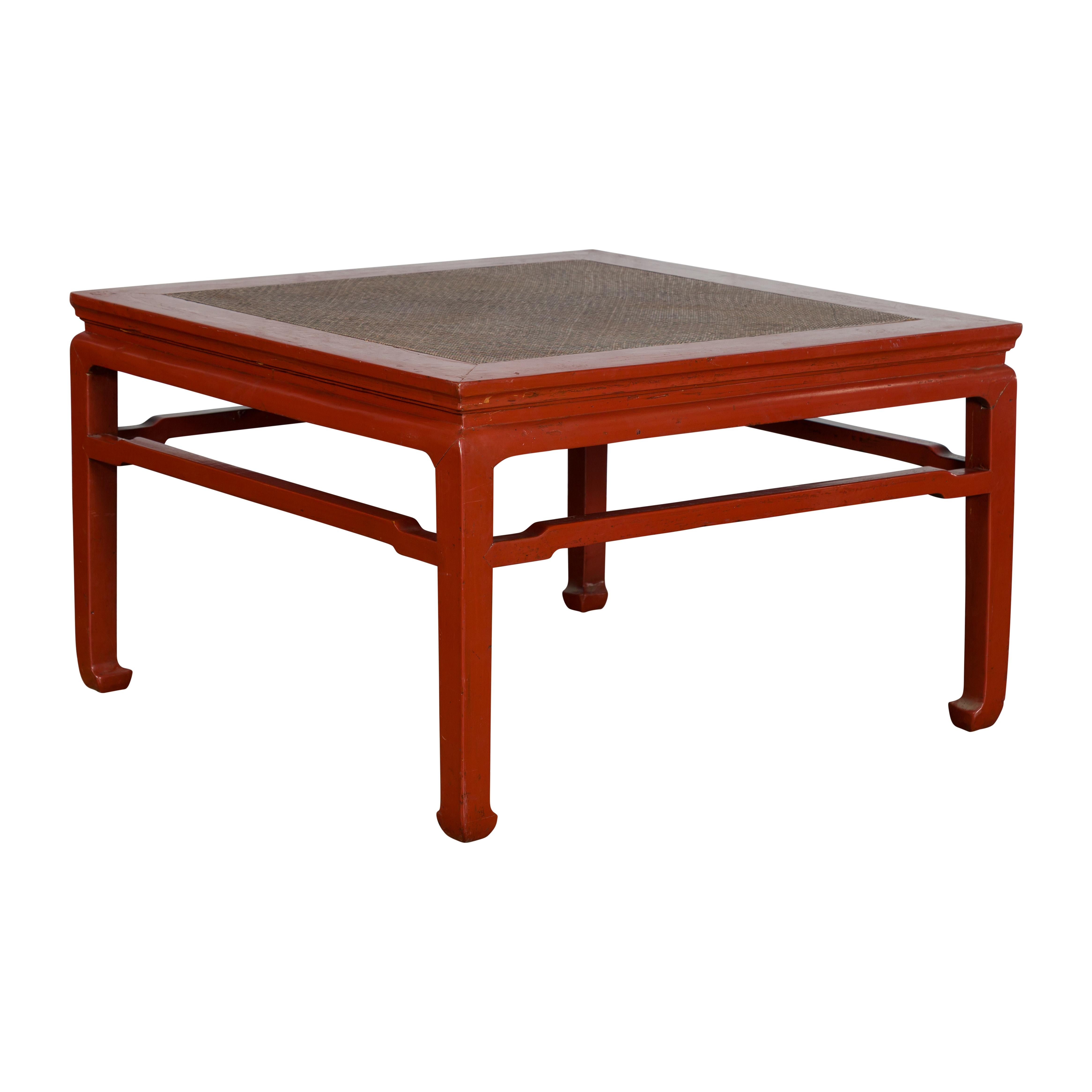Chinese Early 20th Century Red Lacquer Coffee Table with Hand-Woven Rattan Top For Sale 10