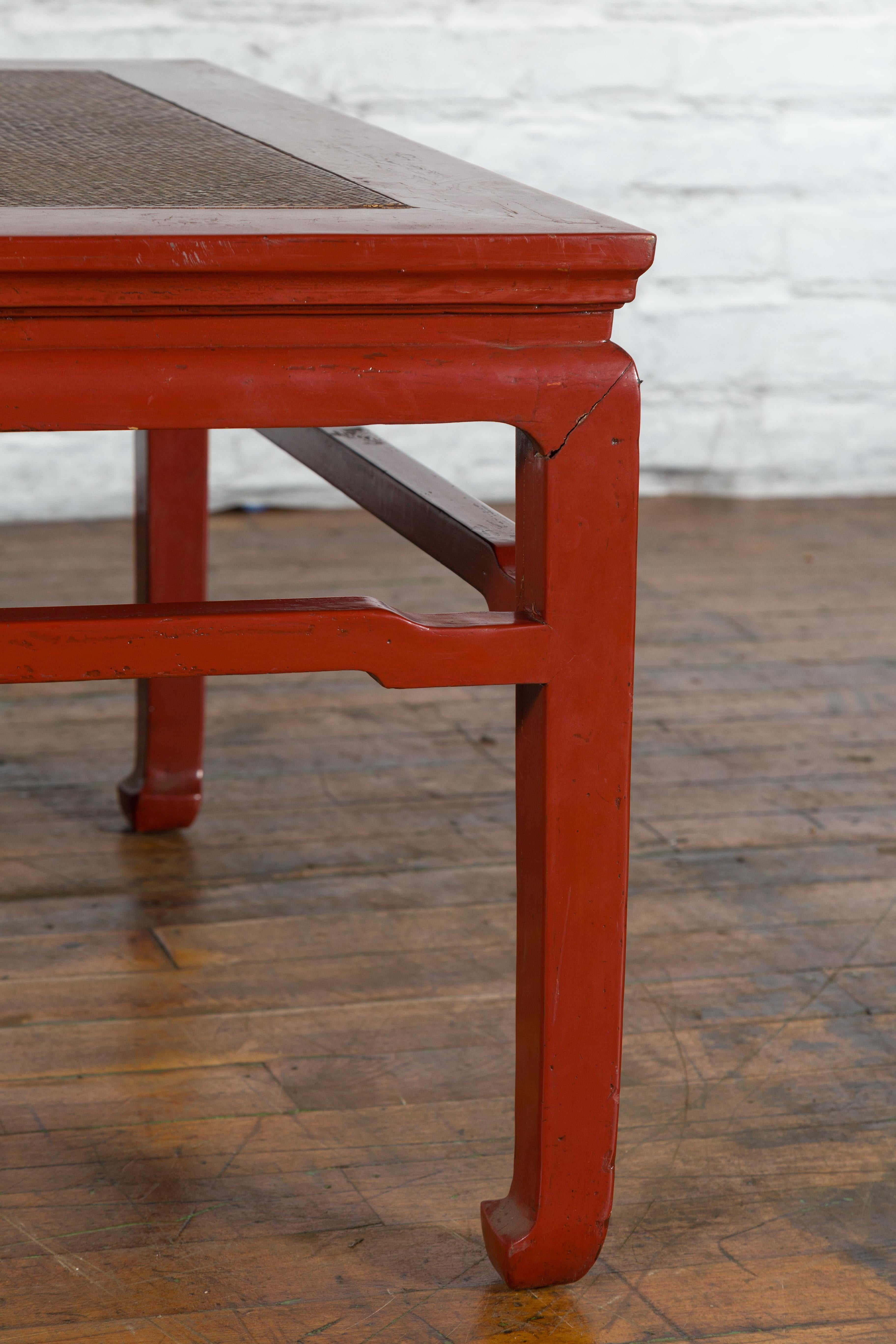 Chinese Early 20th Century Red Lacquer Coffee Table with Hand-Woven Rattan Top For Sale 2