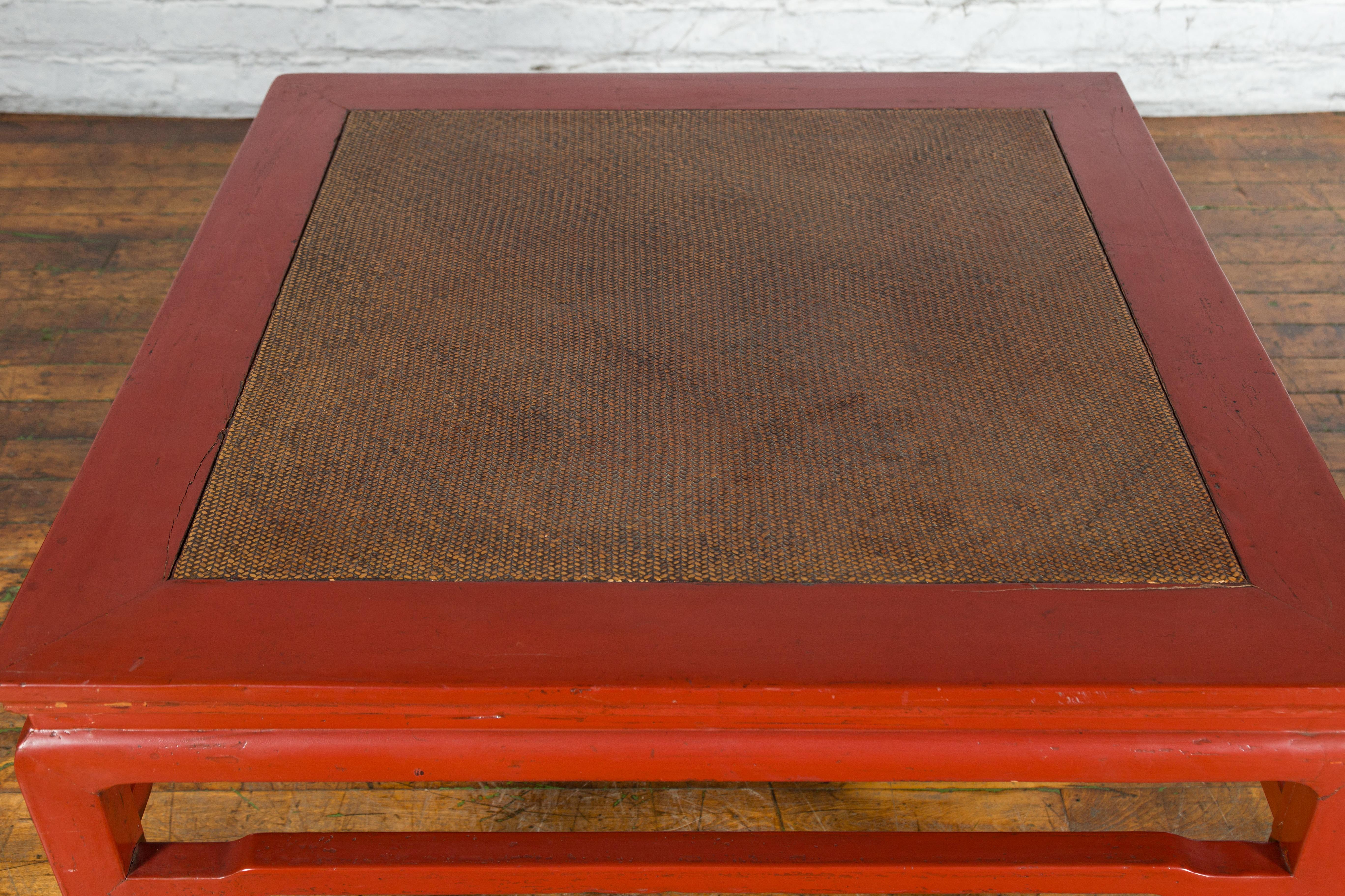 Chinese Early 20th Century Red Lacquer Coffee Table with Hand-Woven Rattan Top For Sale 3
