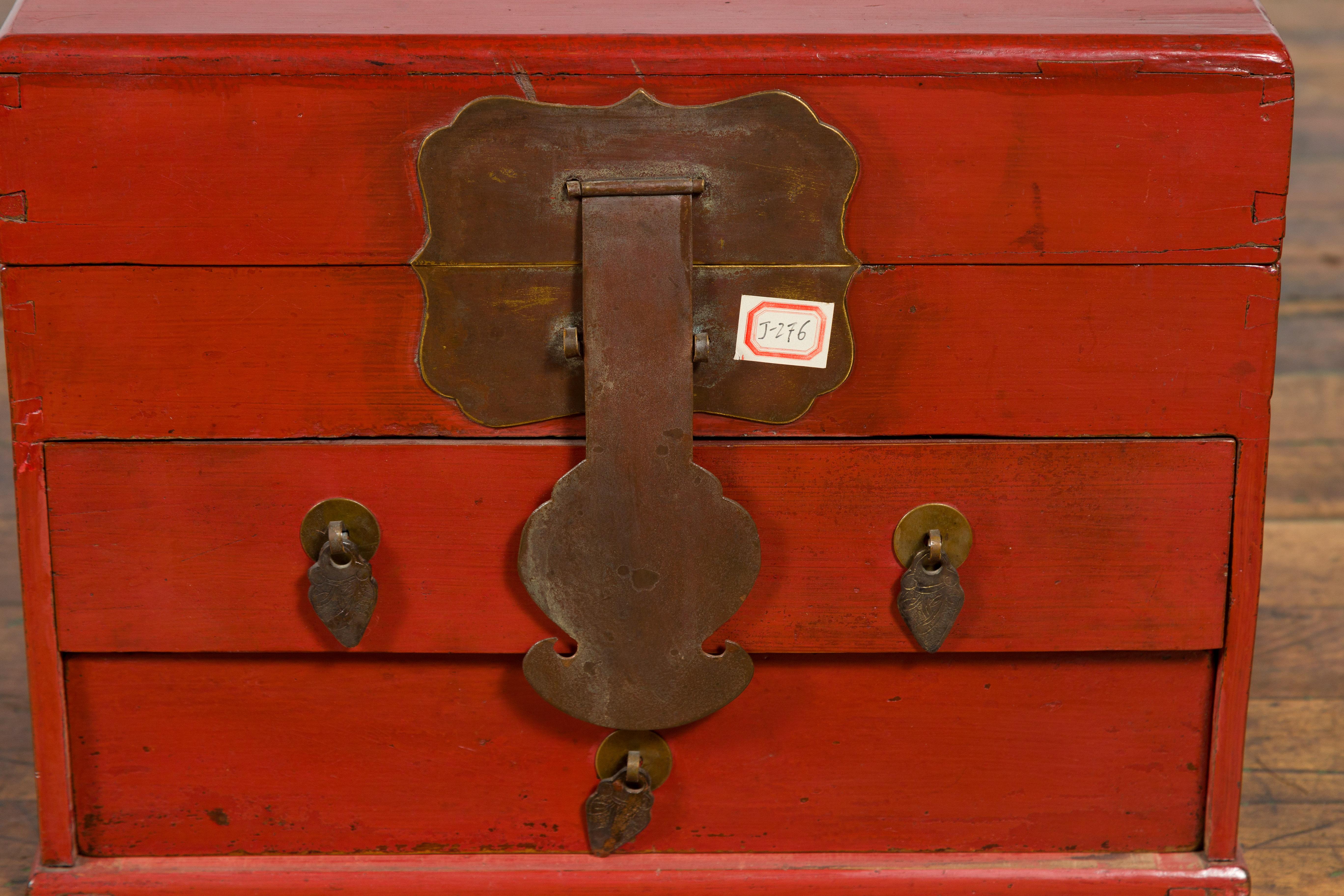 Chinese Early 20th Century Red Lacquer Jewelry Box with Bronze Hardware For Sale 2