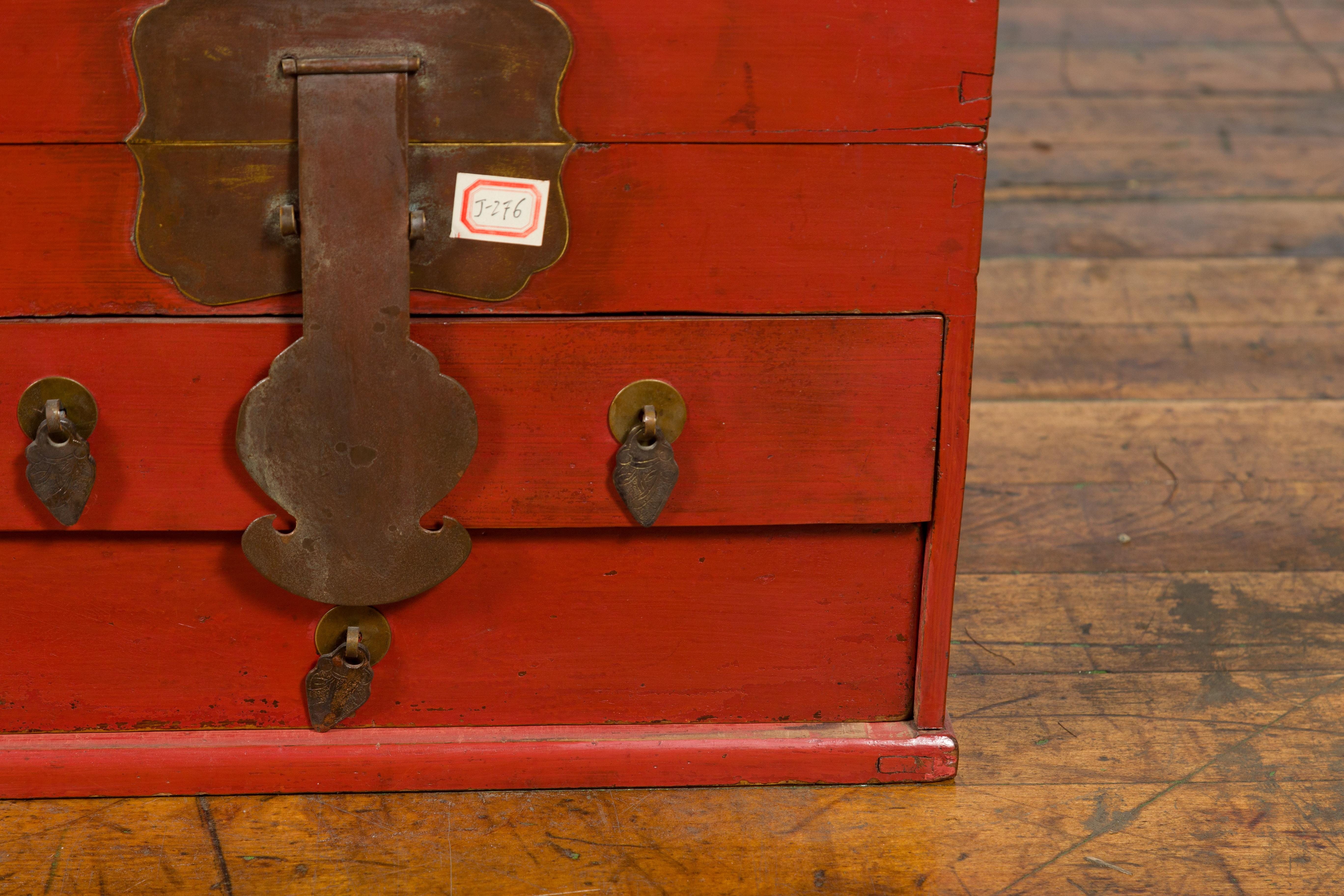 Chinese Early 20th Century Red Lacquer Jewelry Box with Bronze Hardware For Sale 4