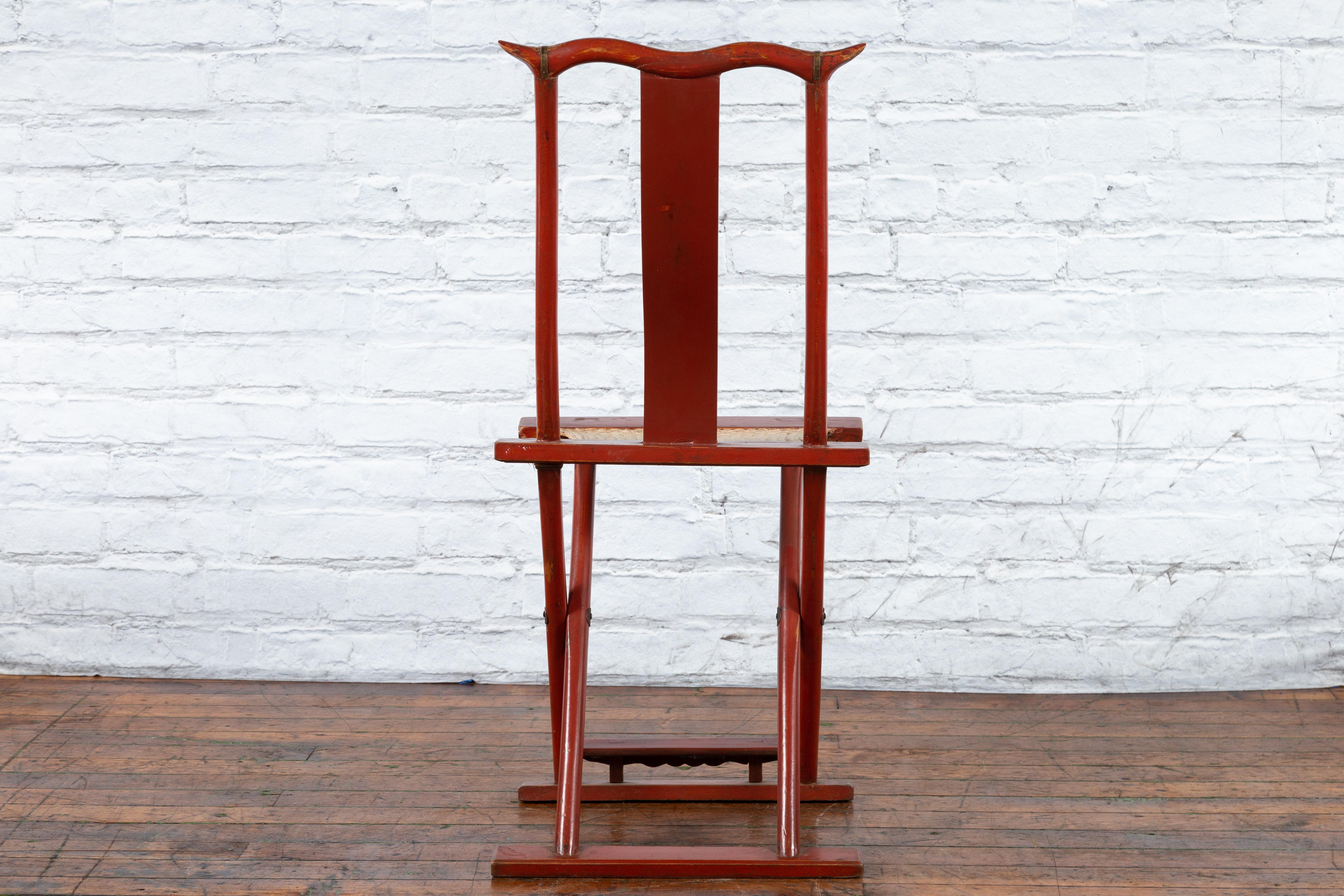 Chinese Early 20th Century Red Lacquer Traveller's Folding Chair with Woven Seat For Sale 7