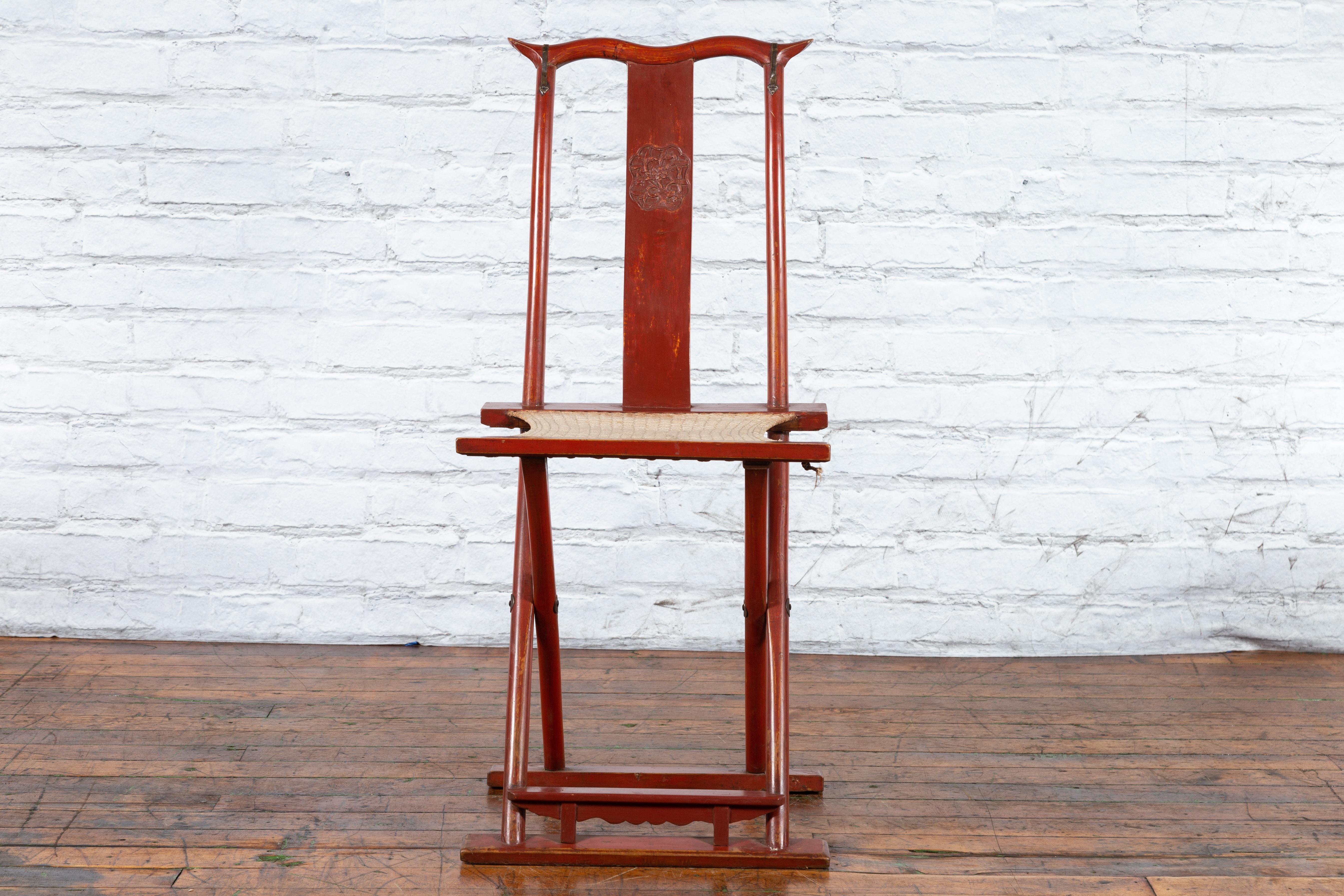 Lacquered Chinese Early 20th Century Red Lacquer Traveller's Folding Chair with Woven Seat For Sale