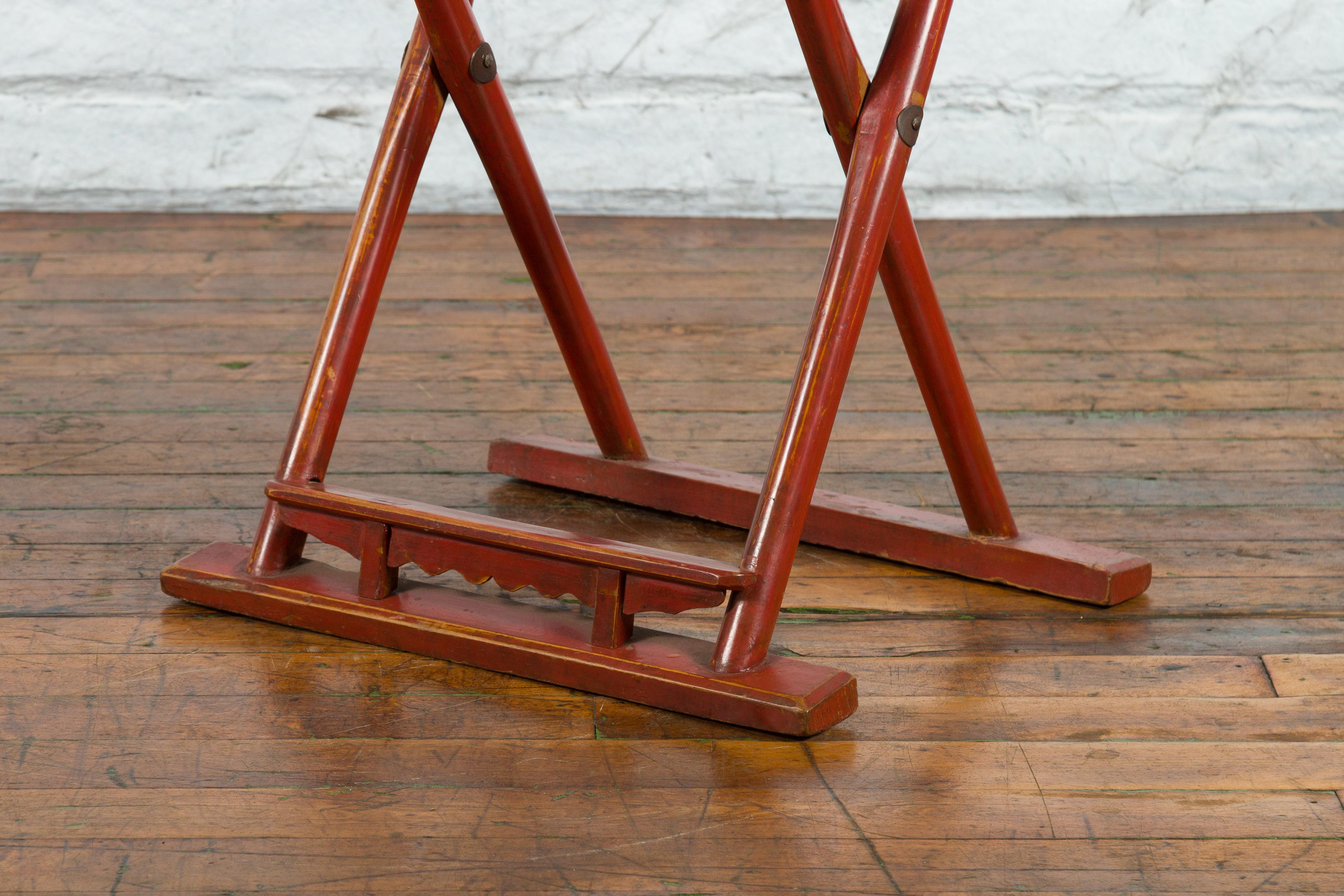 Chinese Early 20th Century Red Lacquer Traveller's Folding Chair with Woven Seat In Good Condition For Sale In Yonkers, NY