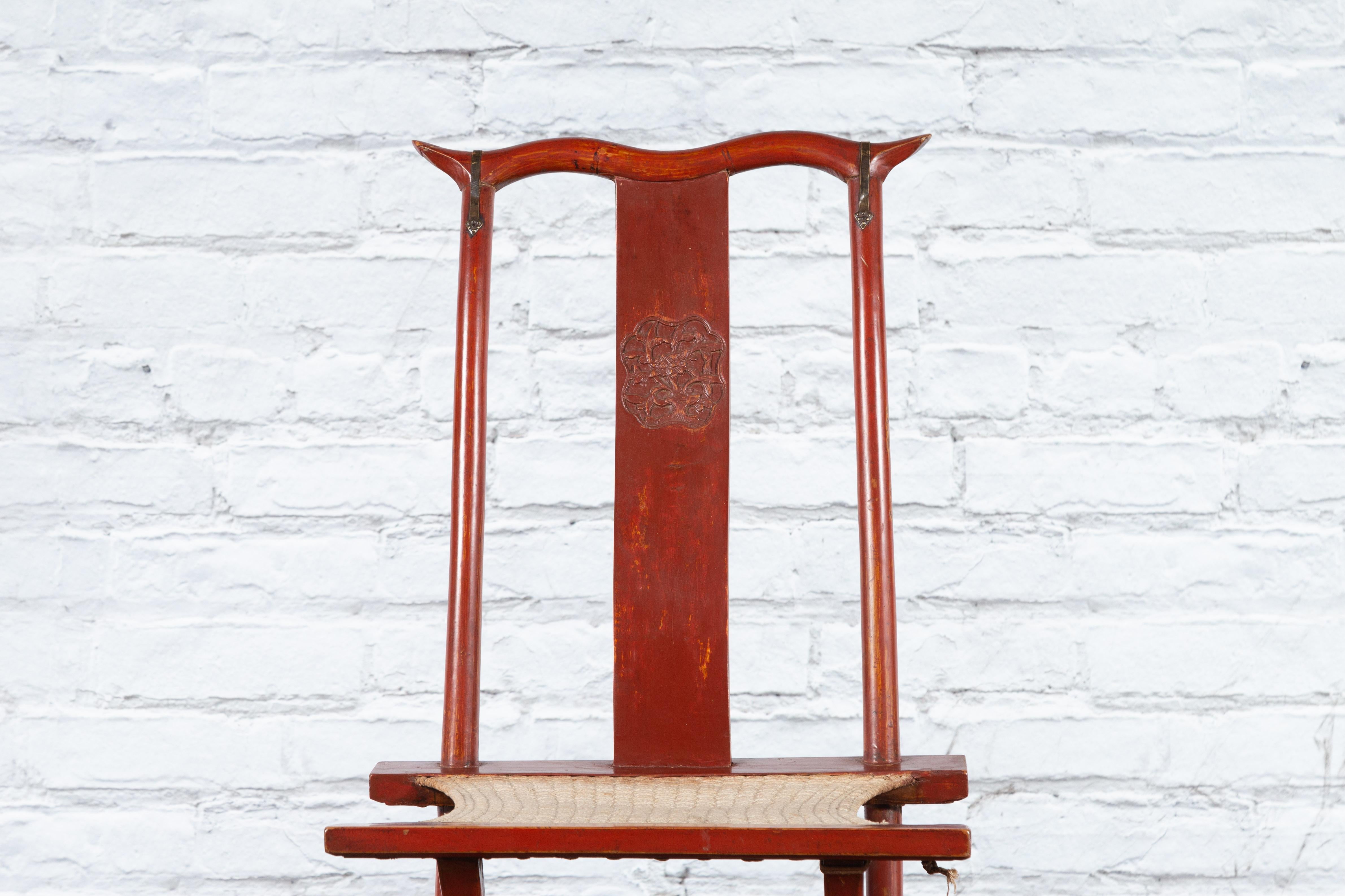 Chinese Early 20th Century Red Lacquer Traveller's Folding Chair with Woven Seat In Good Condition For Sale In Yonkers, NY