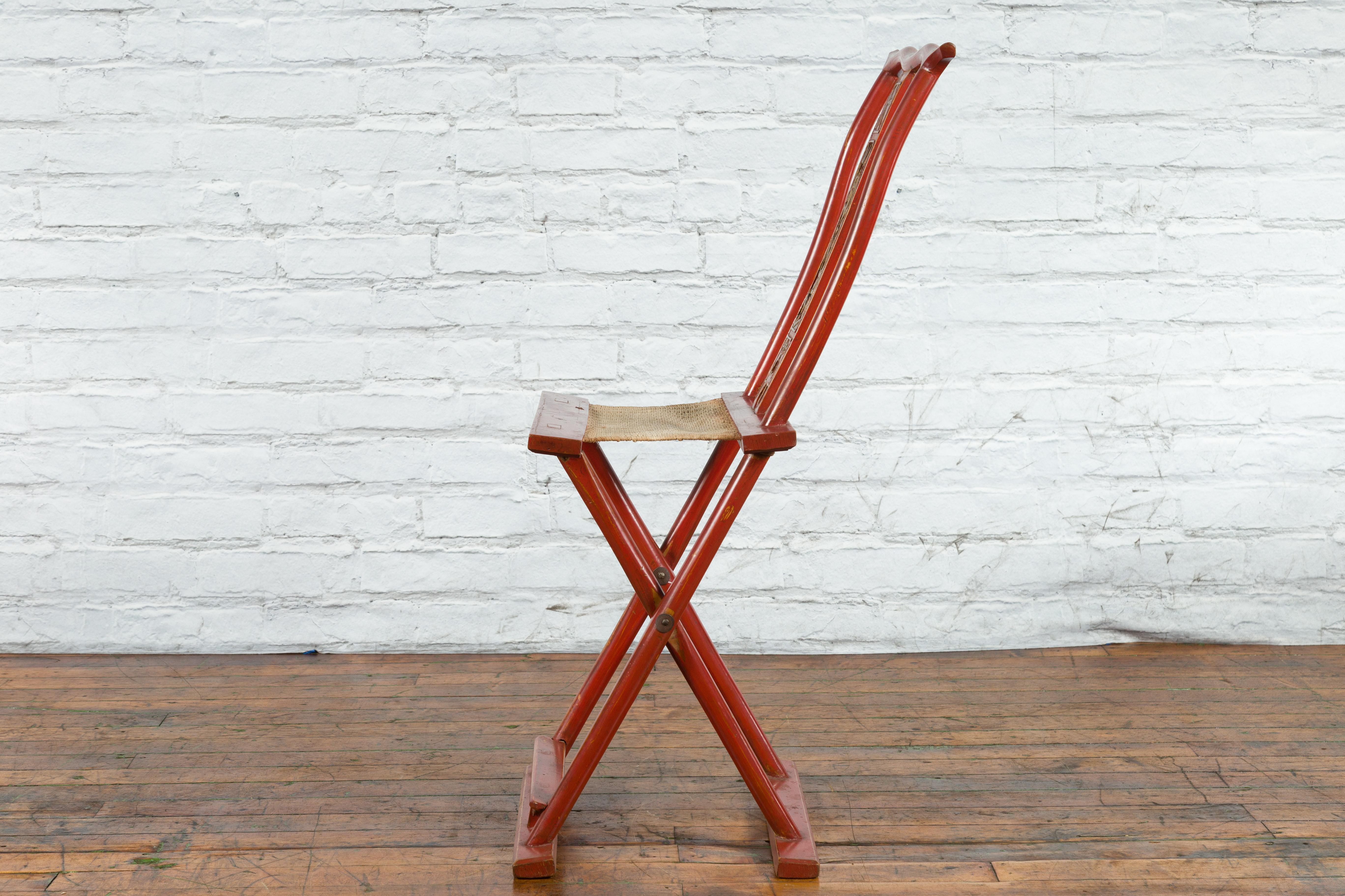 Chinese Early 20th Century Red Lacquer Traveller's Folding Chair with Woven Seat For Sale 2