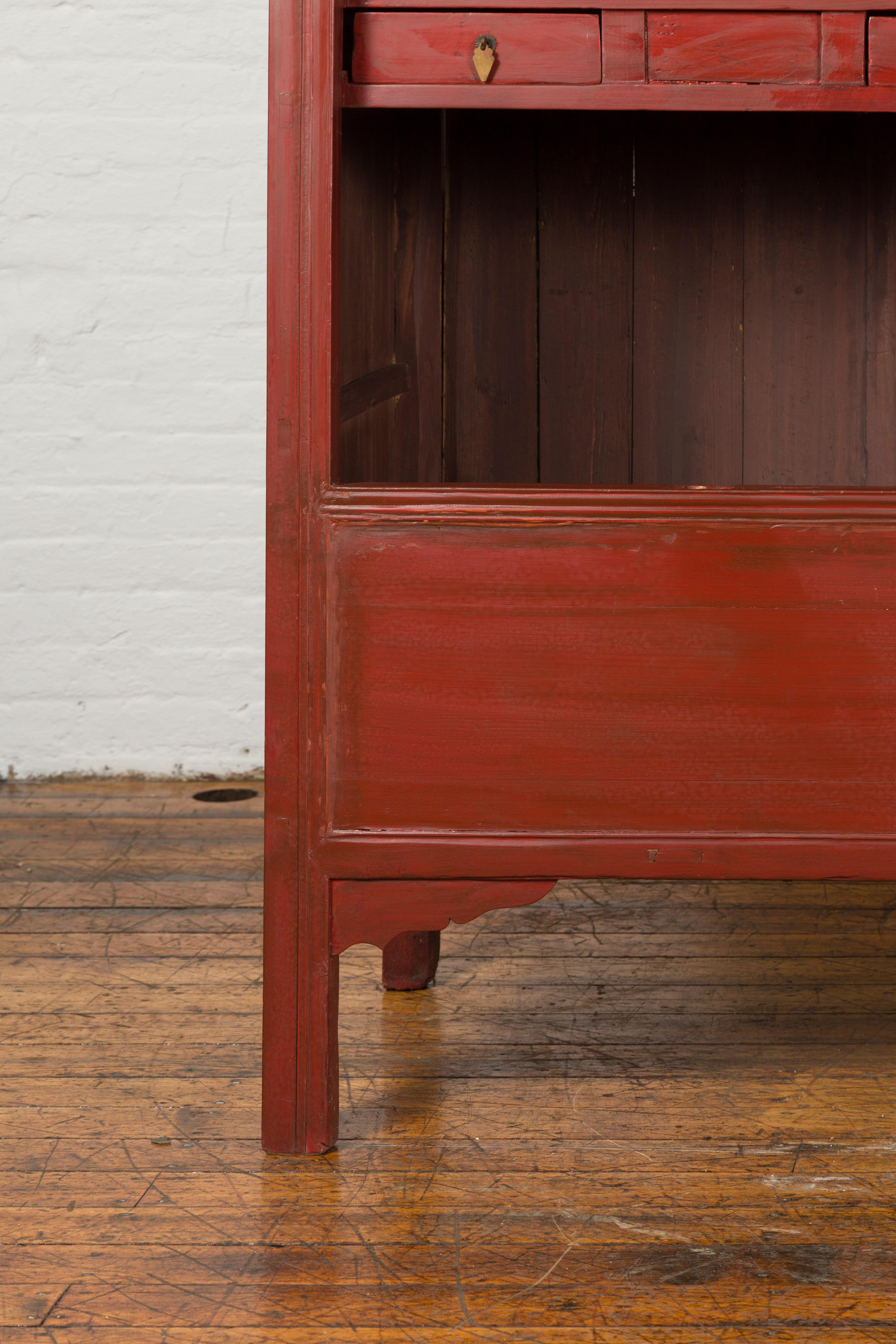 Chinese Early 20th Century Red Lacquered Display Cabinet with Three Drawers For Sale 6
