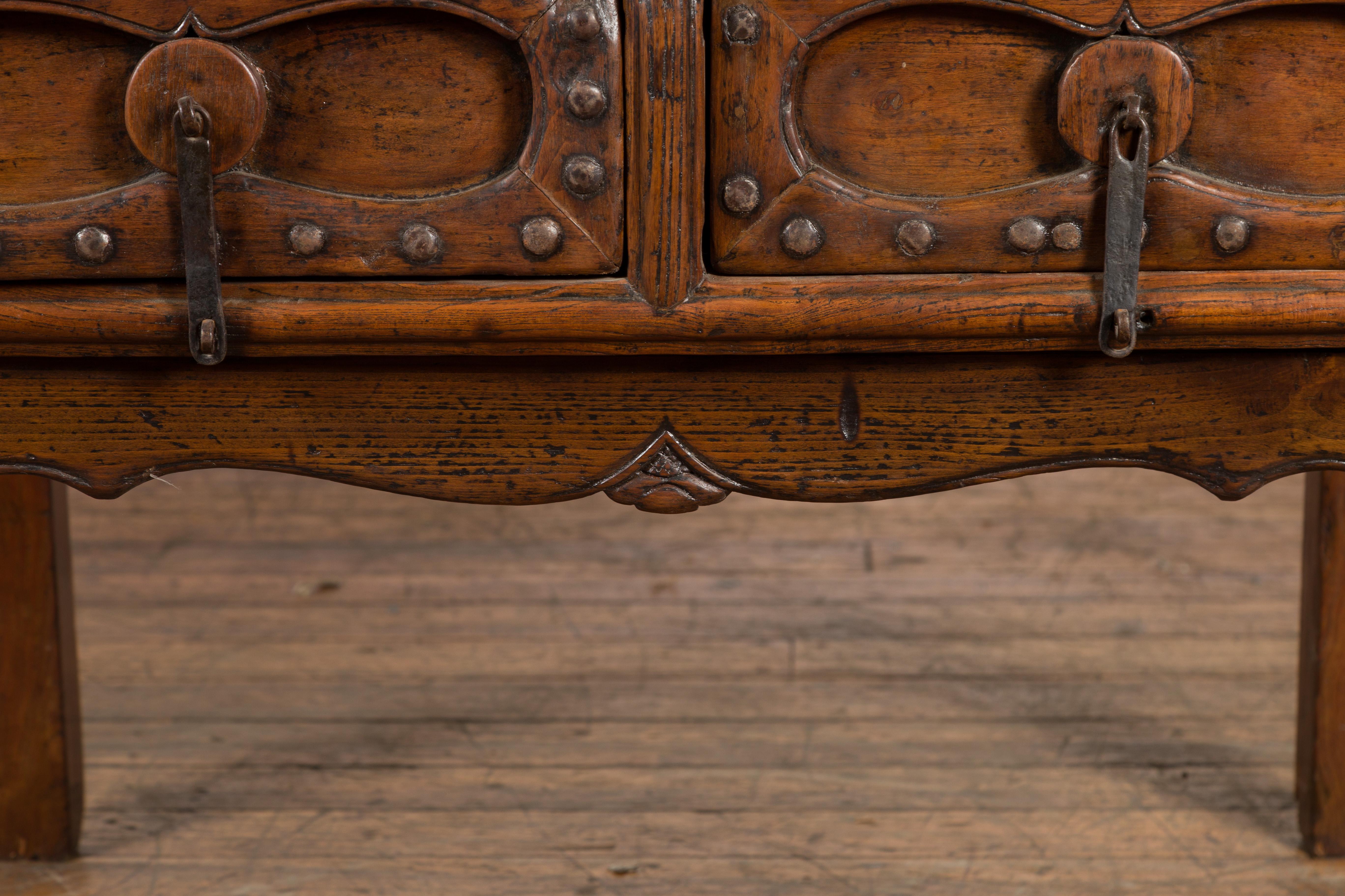 Chinese Early 20th Century Table with Three Drawers, Studs and Carved Spandrels For Sale 7