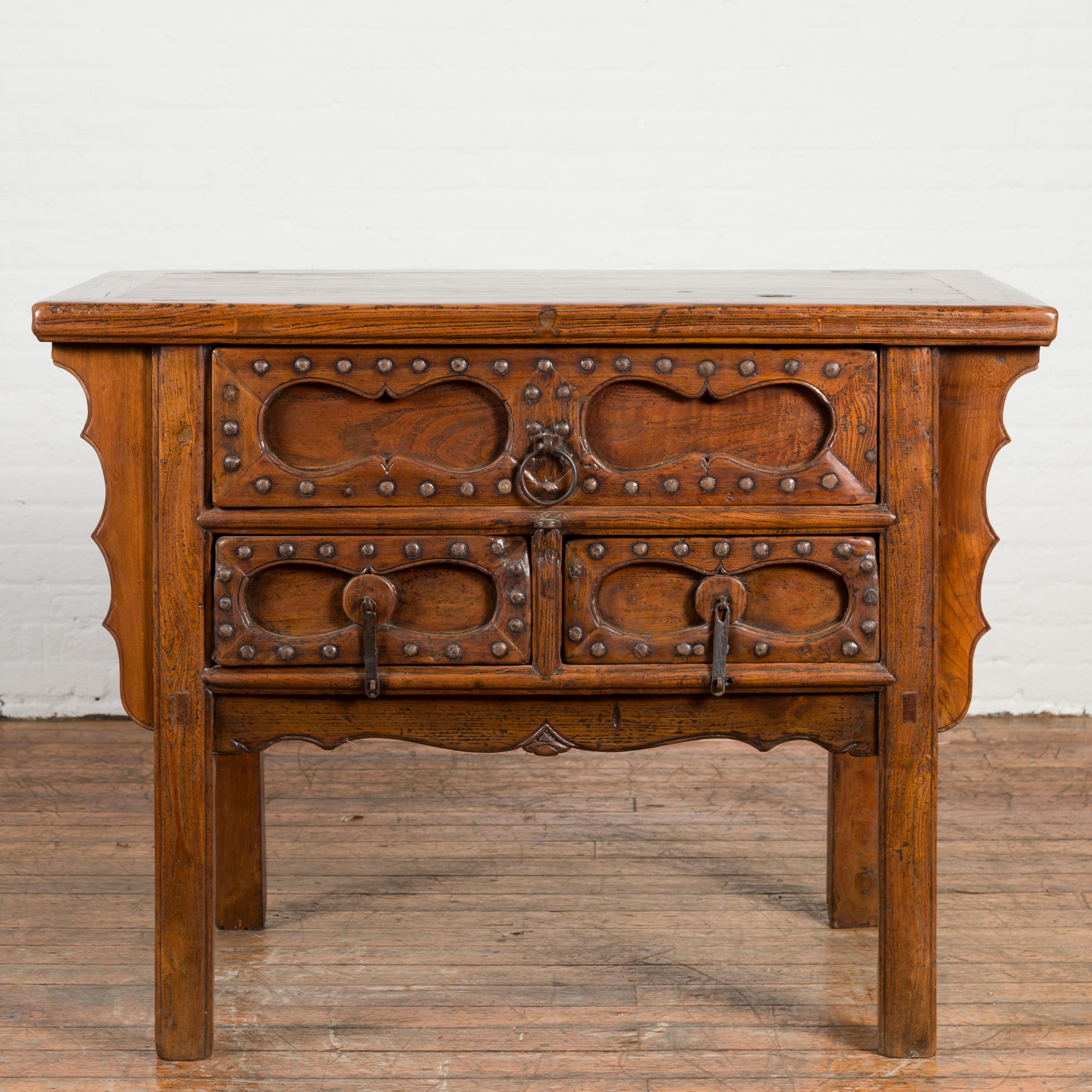 Chinese Early 20th Century Table with Three Drawers, Studs and Carved Spandrels For Sale 8