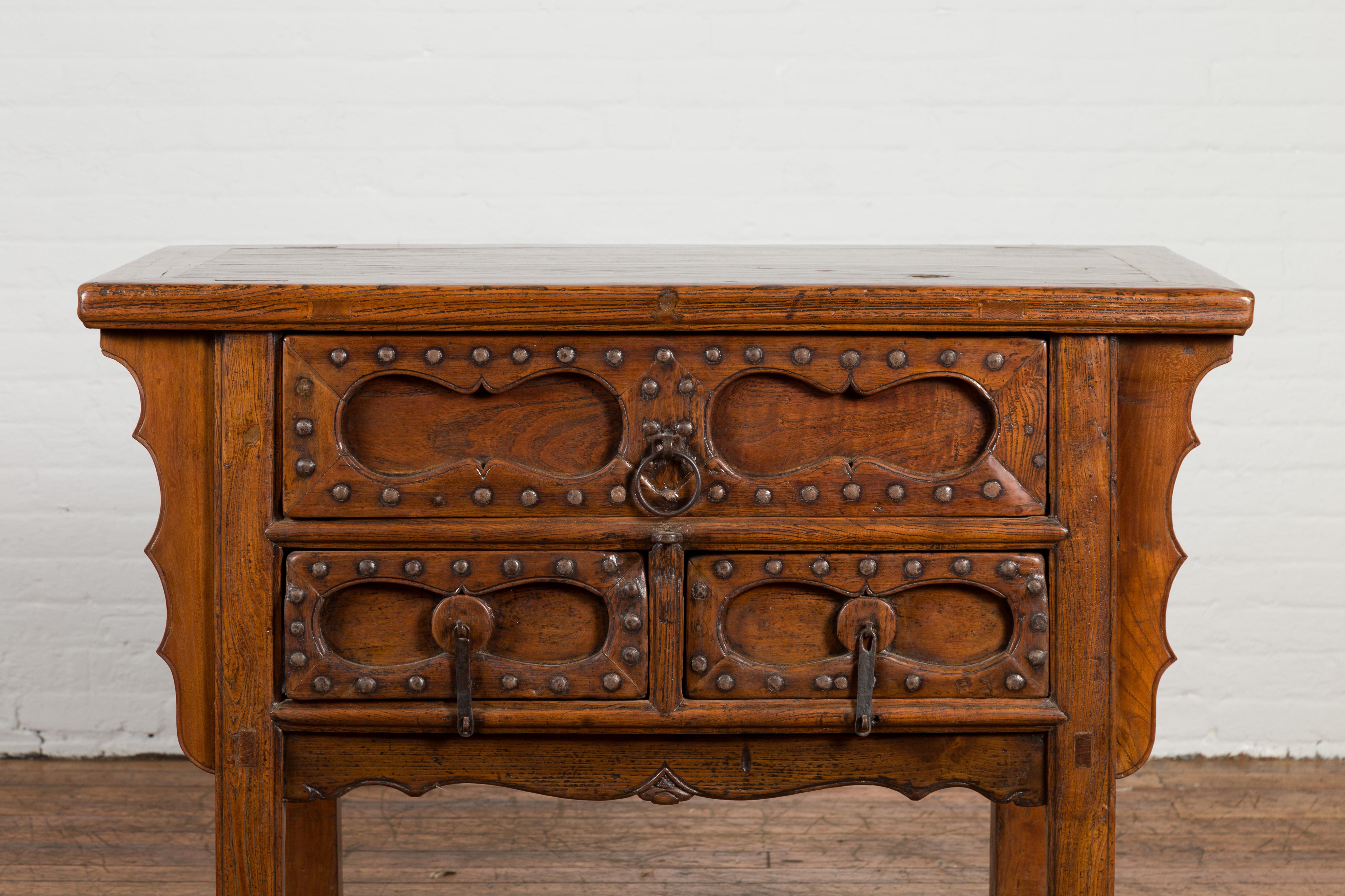 Chinese Early 20th Century Table with Three Drawers, Studs and Carved Spandrels For Sale 1