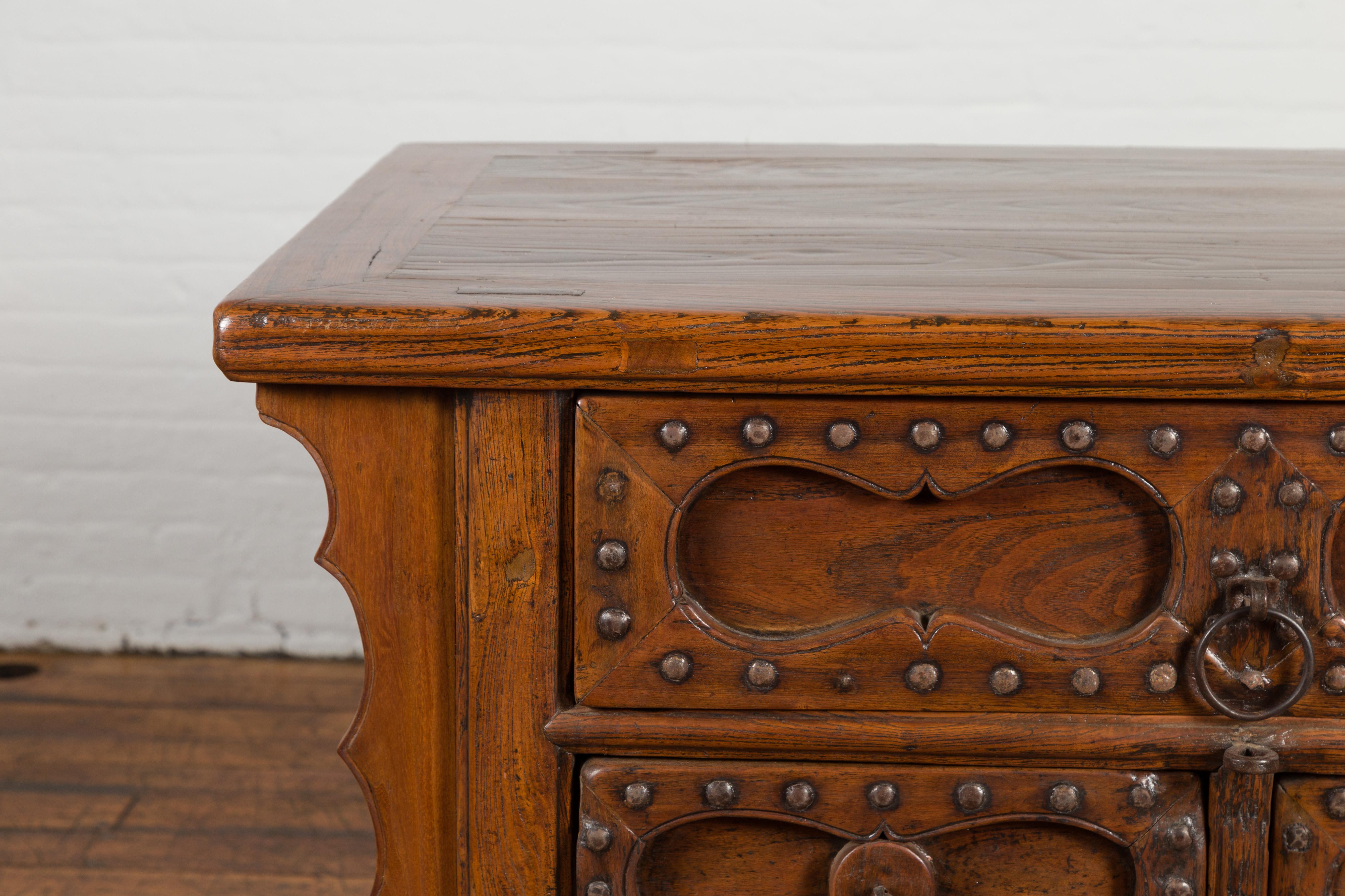 Chinese Early 20th Century Table with Three Drawers, Studs and Carved Spandrels For Sale 2
