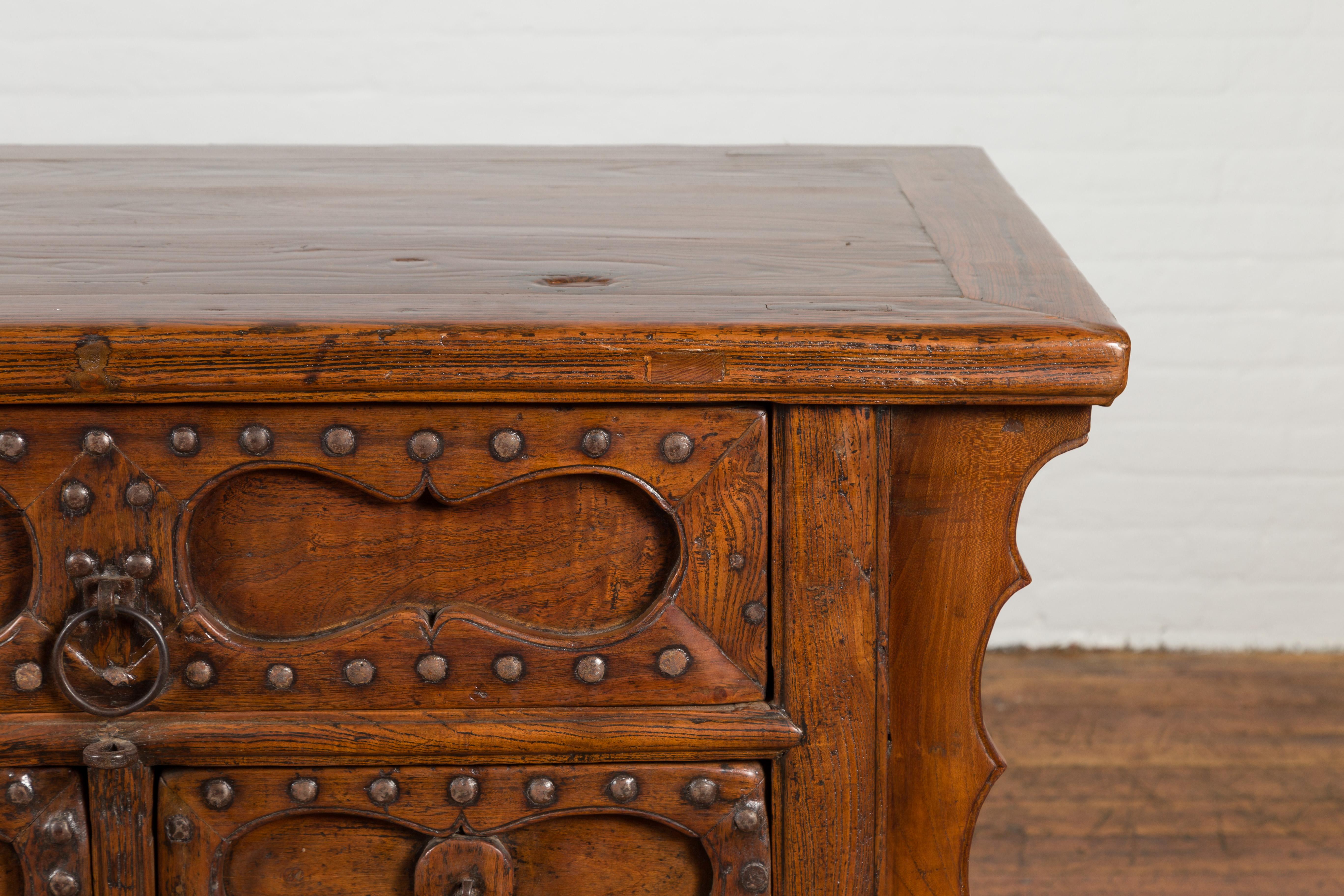 Chinese Early 20th Century Table with Three Drawers, Studs and Carved Spandrels For Sale 3