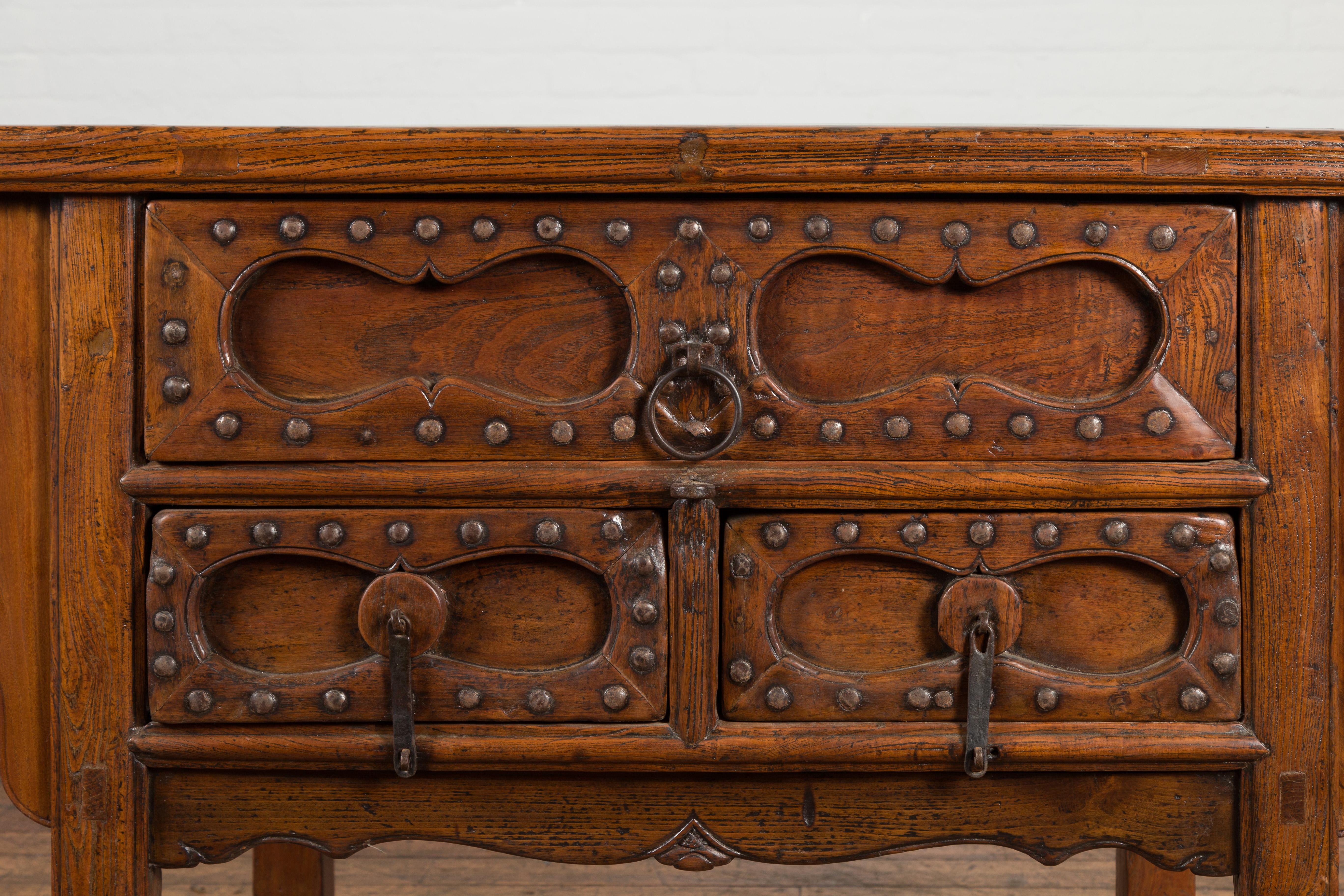 Chinese Early 20th Century Table with Three Drawers, Studs and Carved Spandrels For Sale 4