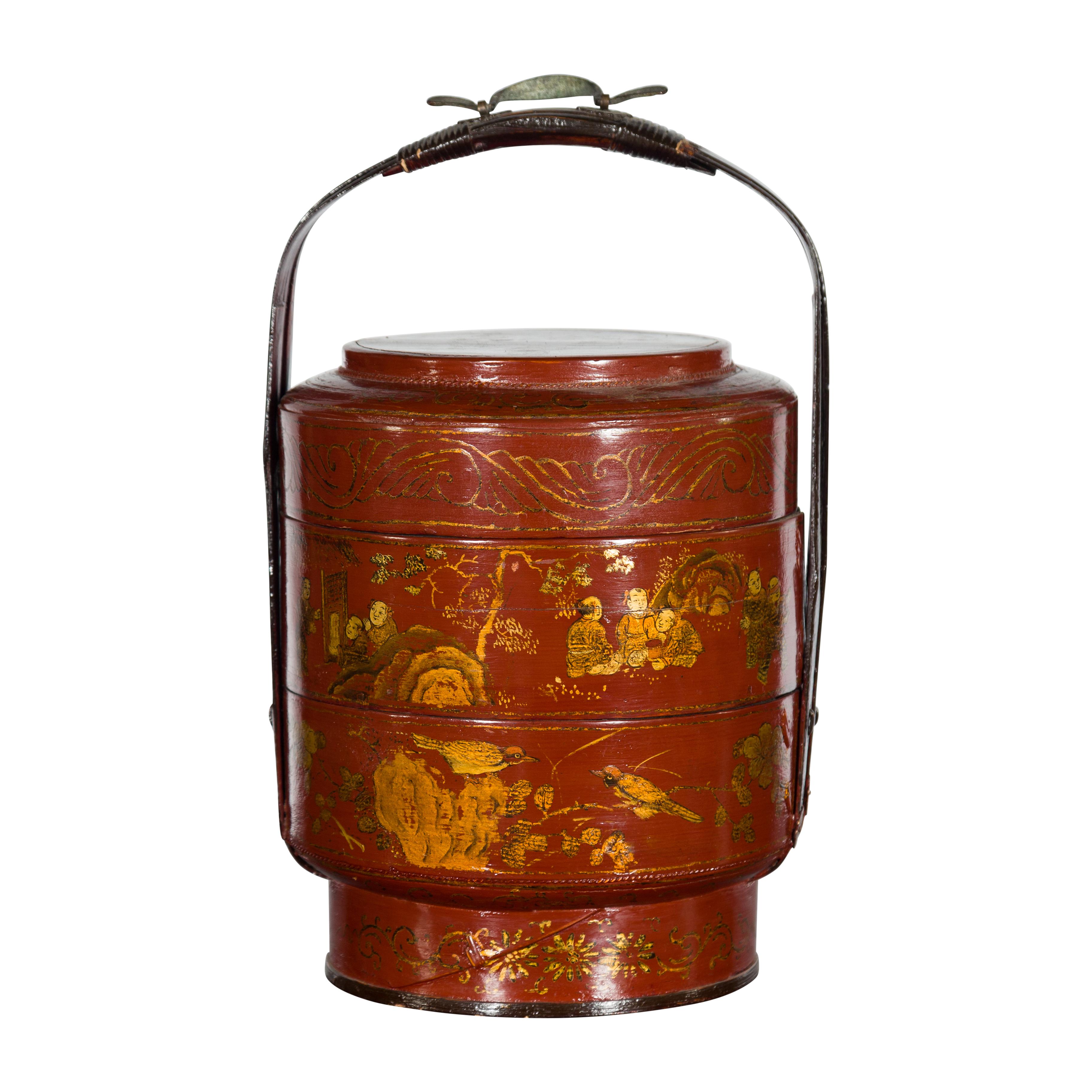 Chinese Early 20th Century Three-Tiered Red Lacquer Lunch Basket with Gilt Décor For Sale 13