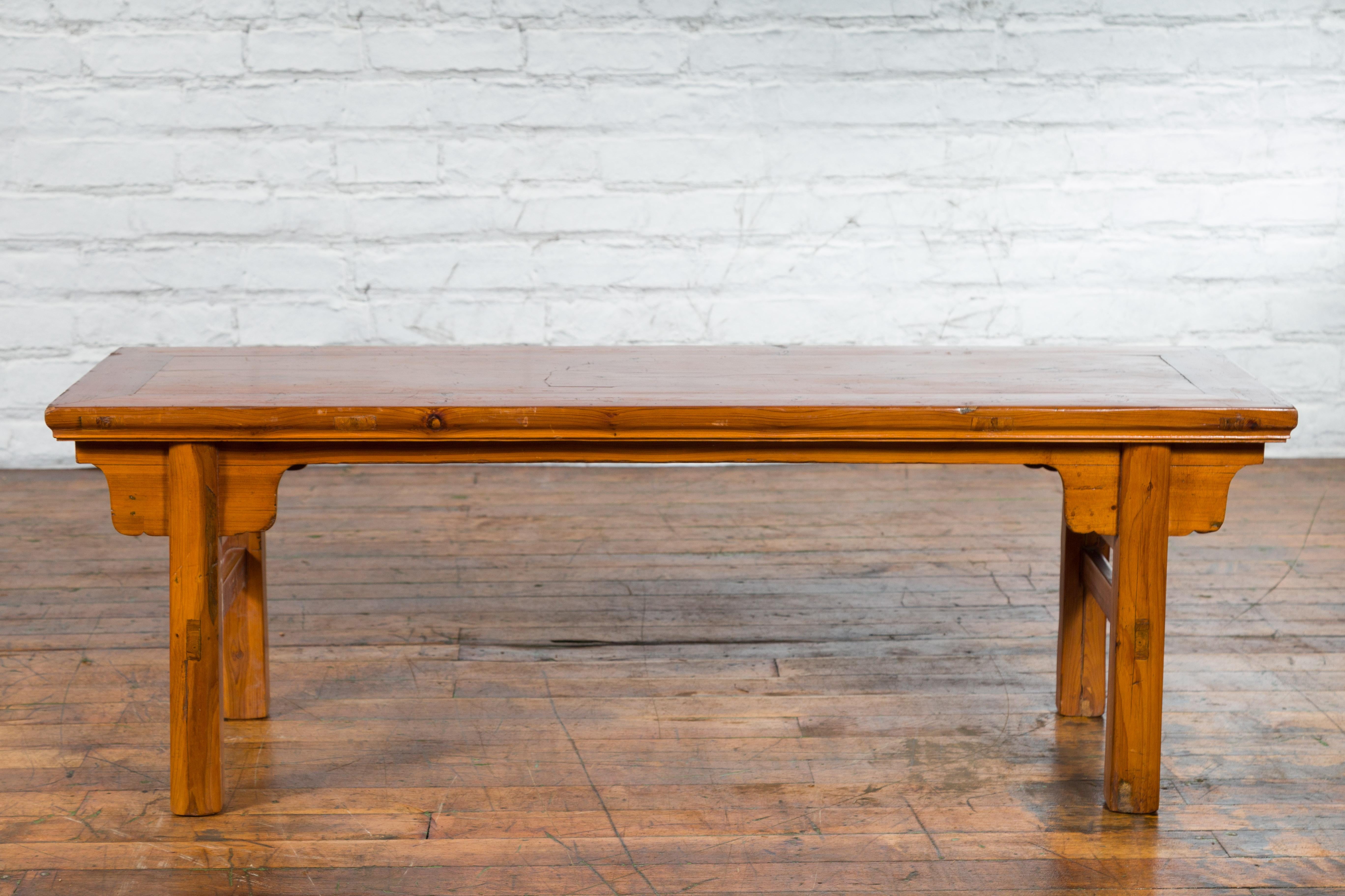 Chinese Early 20th Century Wooden Cocktail Table with Carved Spandrels For Sale 10