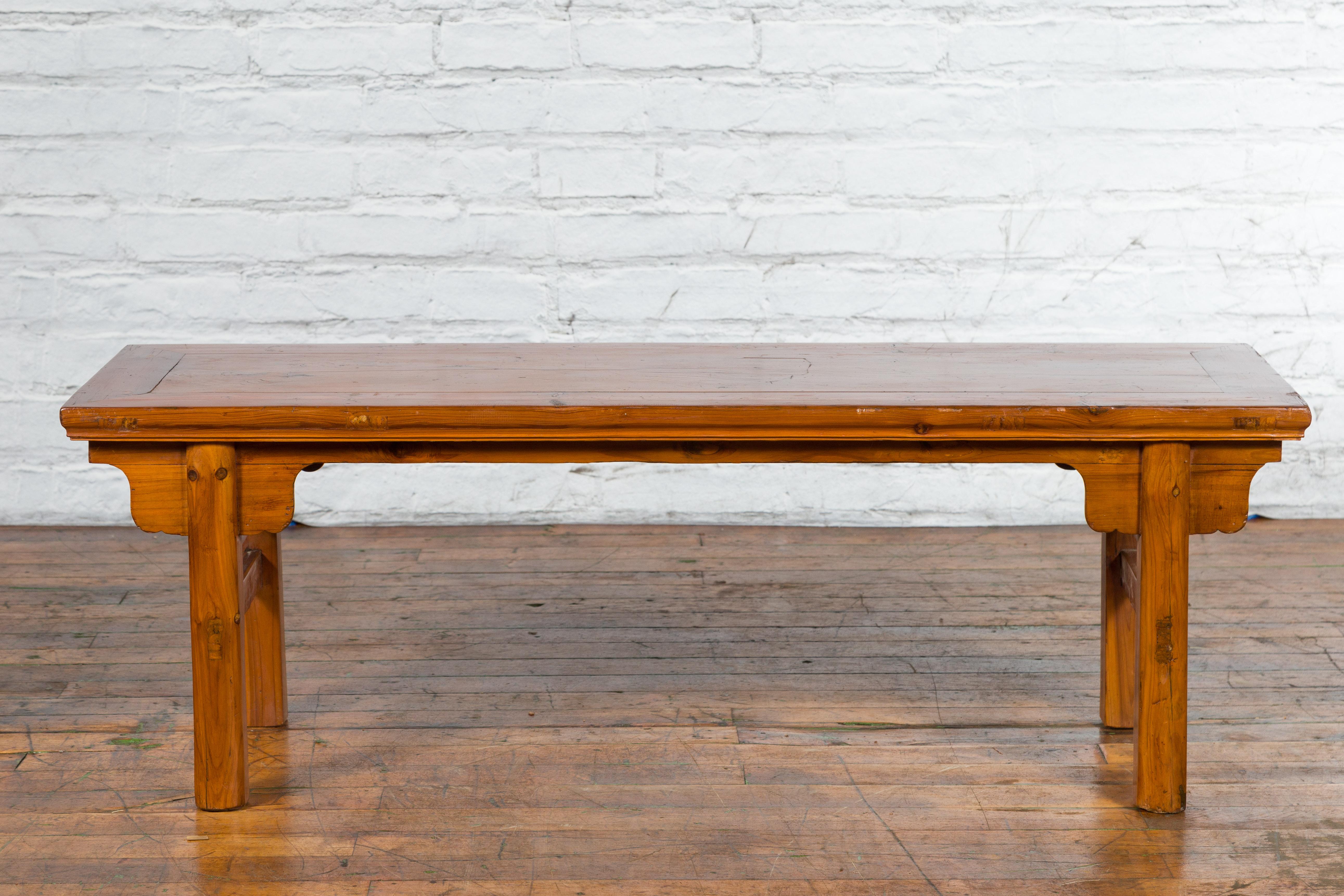 Chinese Early 20th Century Wooden Cocktail Table with Carved Spandrels In Good Condition For Sale In Yonkers, NY