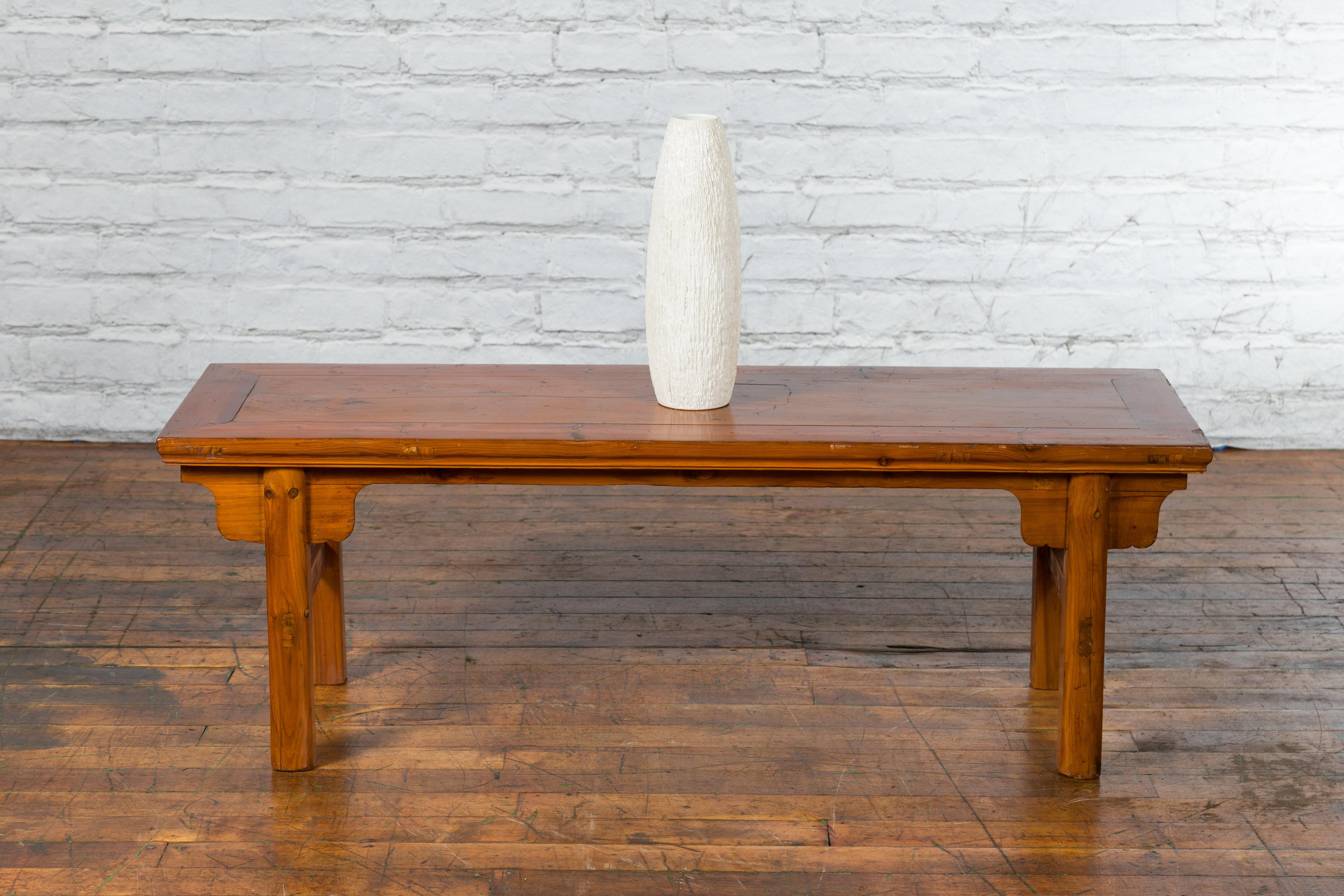 Chinese Early 20th Century Wooden Cocktail Table with Carved Spandrels For Sale 1