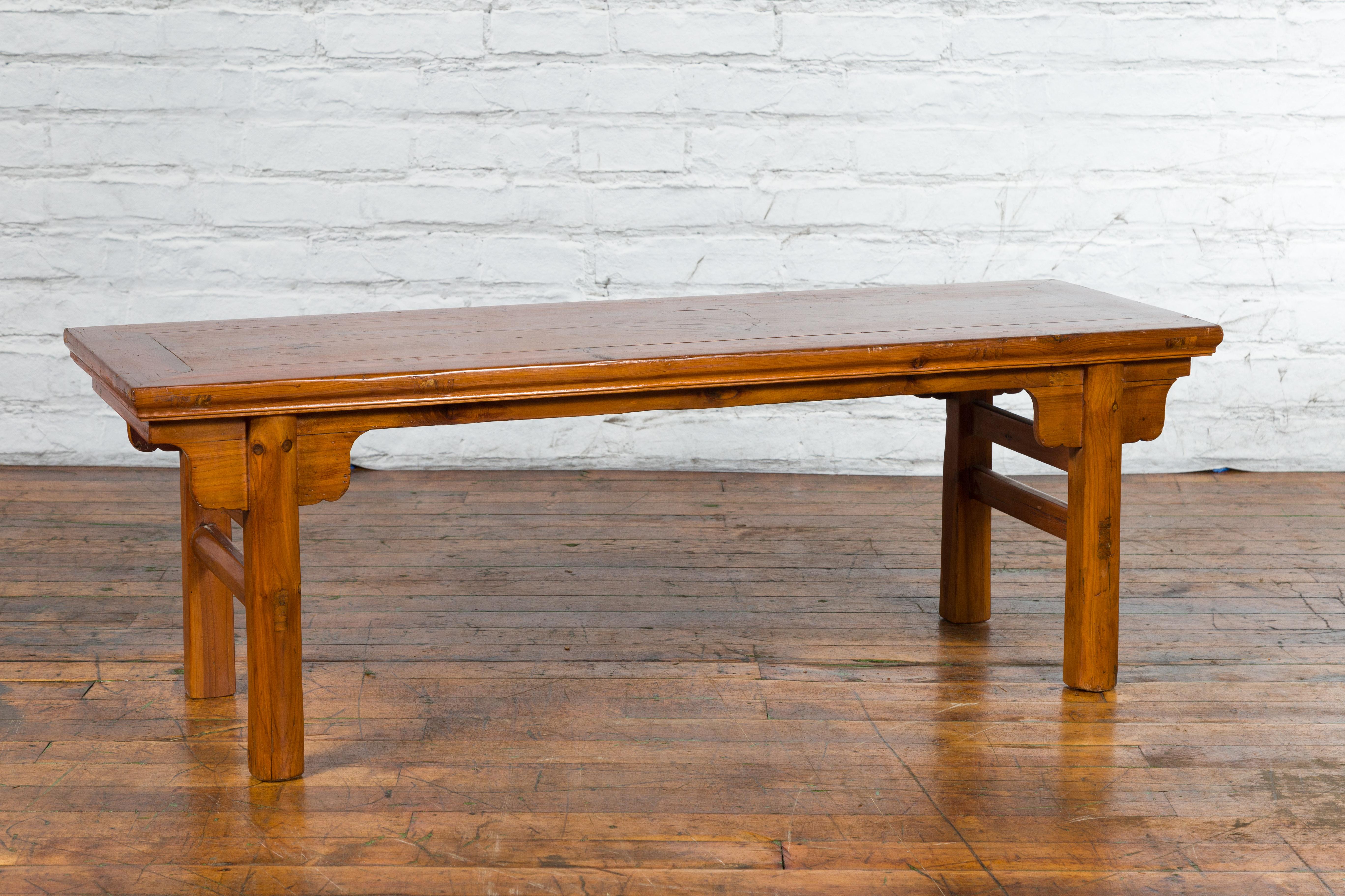 Chinese Early 20th Century Wooden Cocktail Table with Carved Spandrels For Sale 2