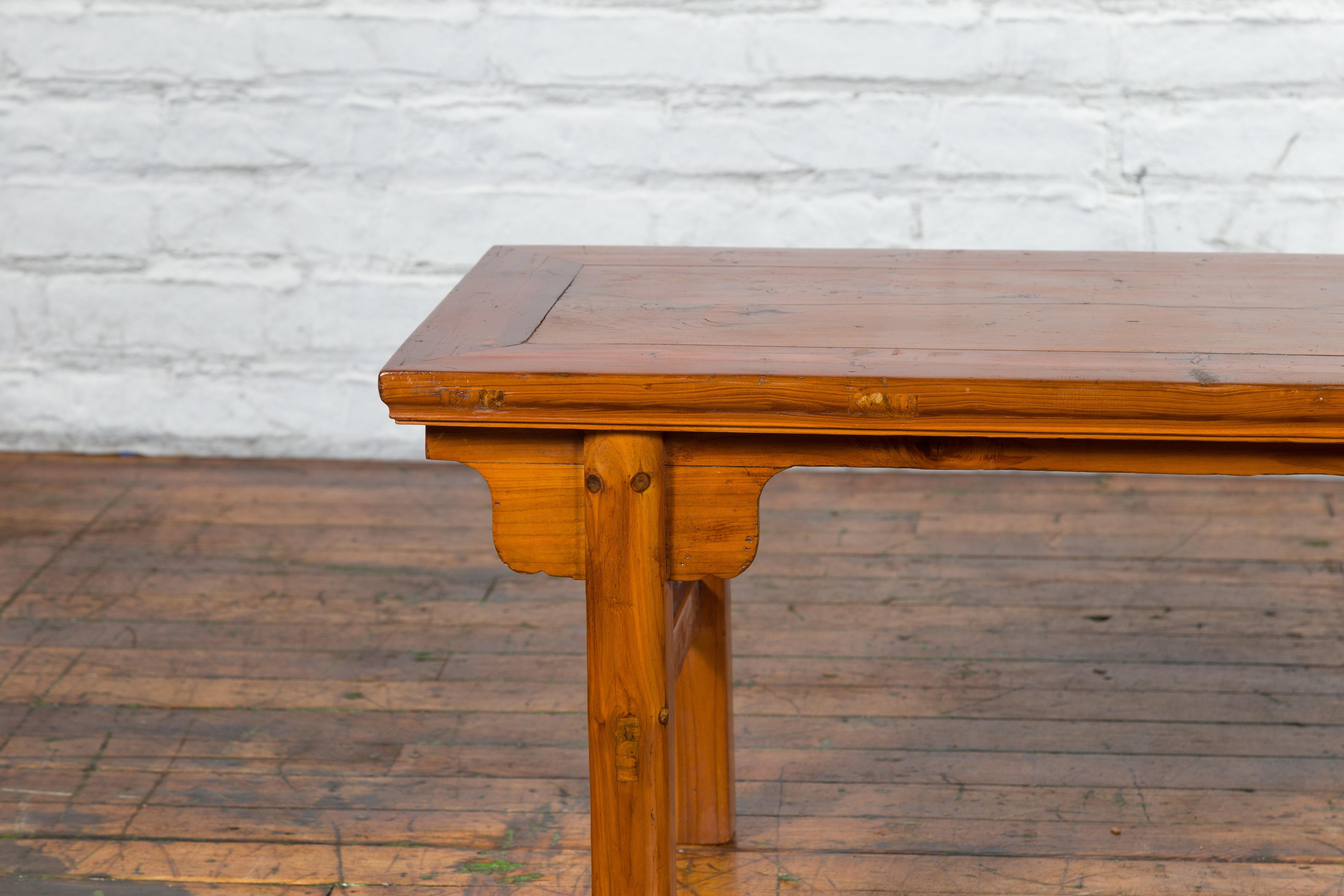 Chinese Early 20th Century Wooden Cocktail Table with Carved Spandrels For Sale 3