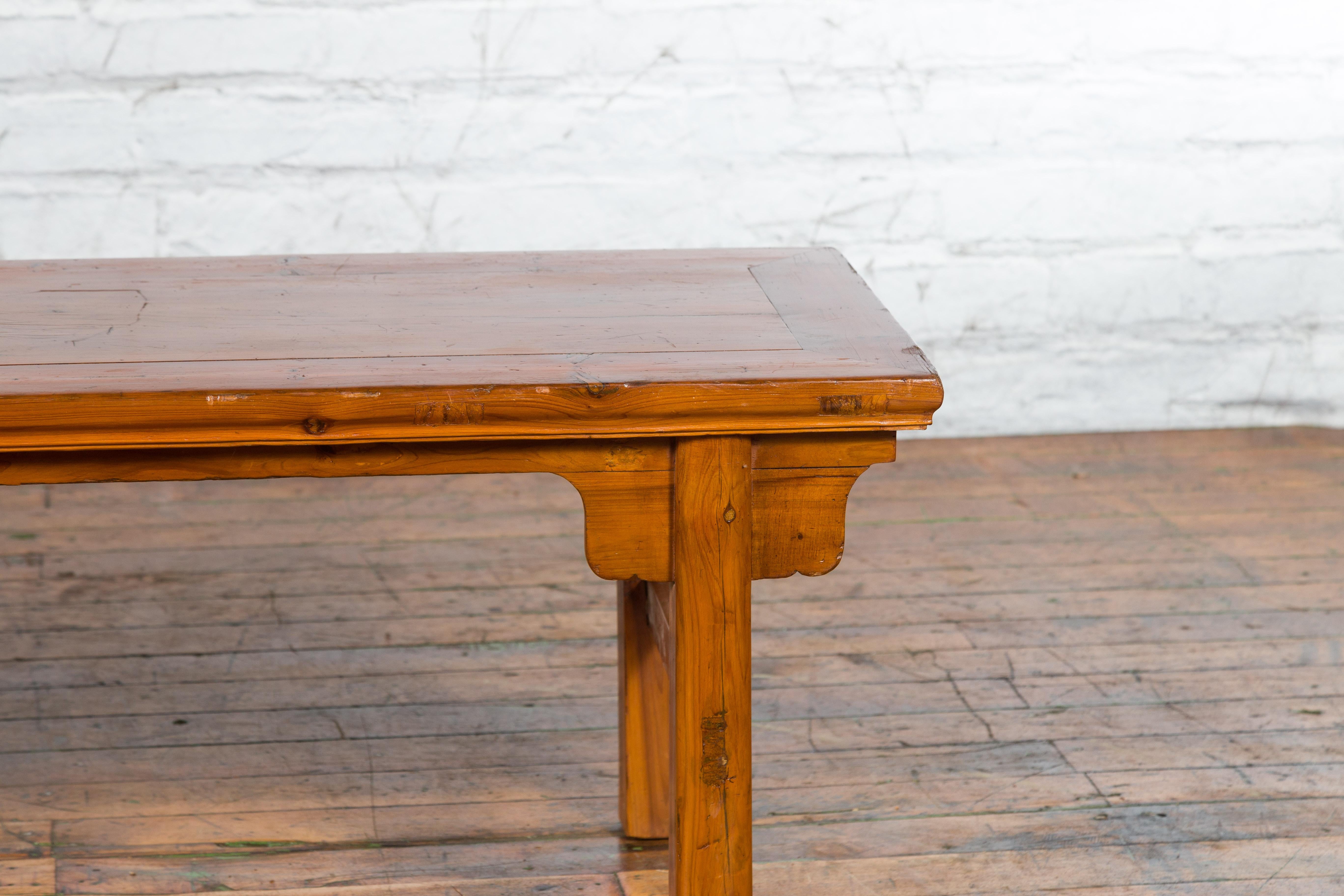 Chinese Early 20th Century Wooden Cocktail Table with Carved Spandrels For Sale 4