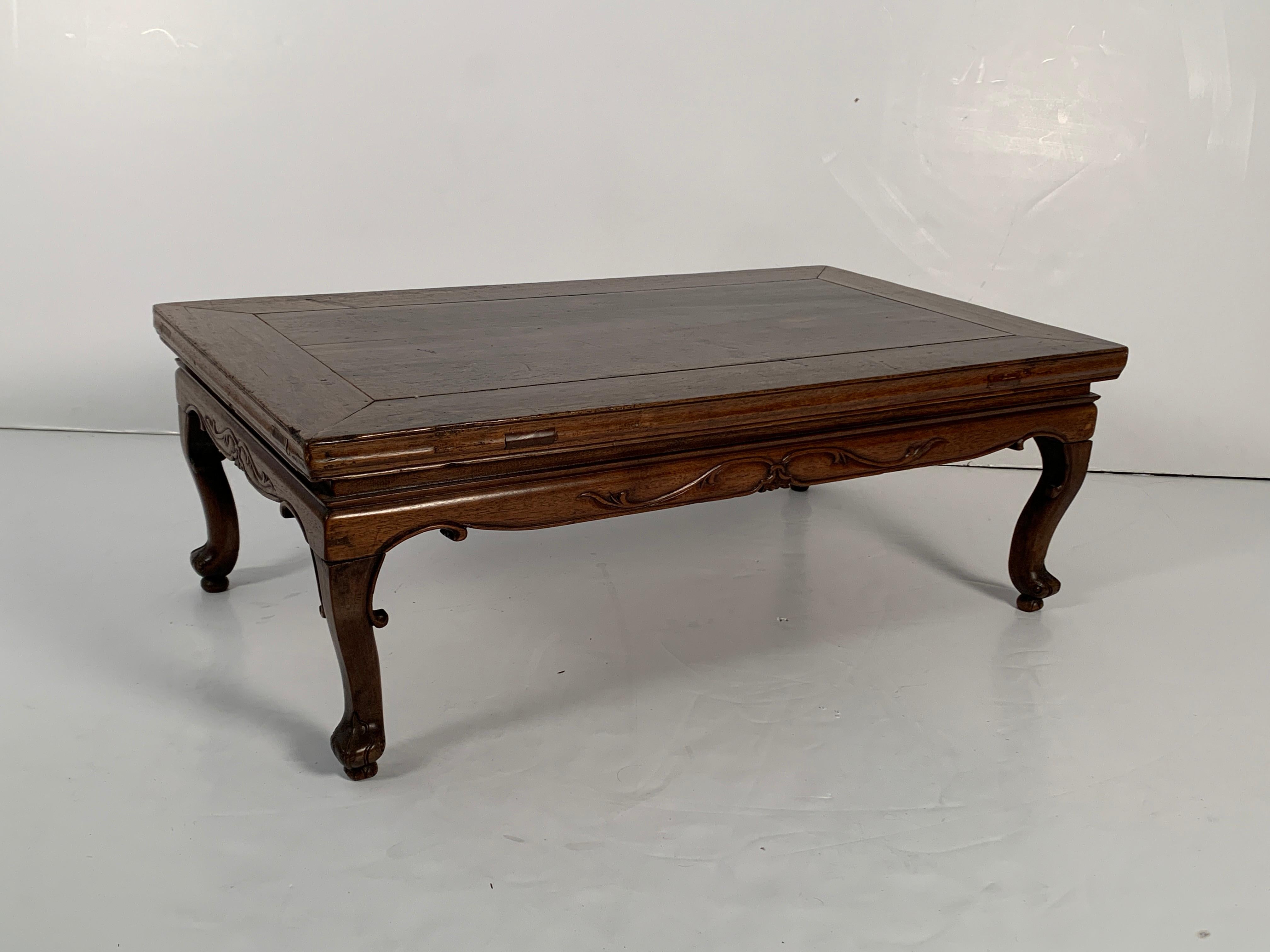 A very fine and rare Chinese Qing Dynasty walnut wood (hetao mu) kang table with folding legs, 17th to 18th century, China.

Crafted in walnut wood (hetao mu), this ingenious table is of typical kang form, with a rectangular framed top and solid