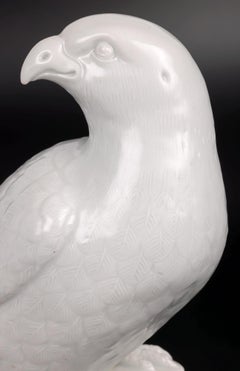 Pareja de figuras de halcón de porcelana china Blanc de Chine de principios de la dinastía Qing