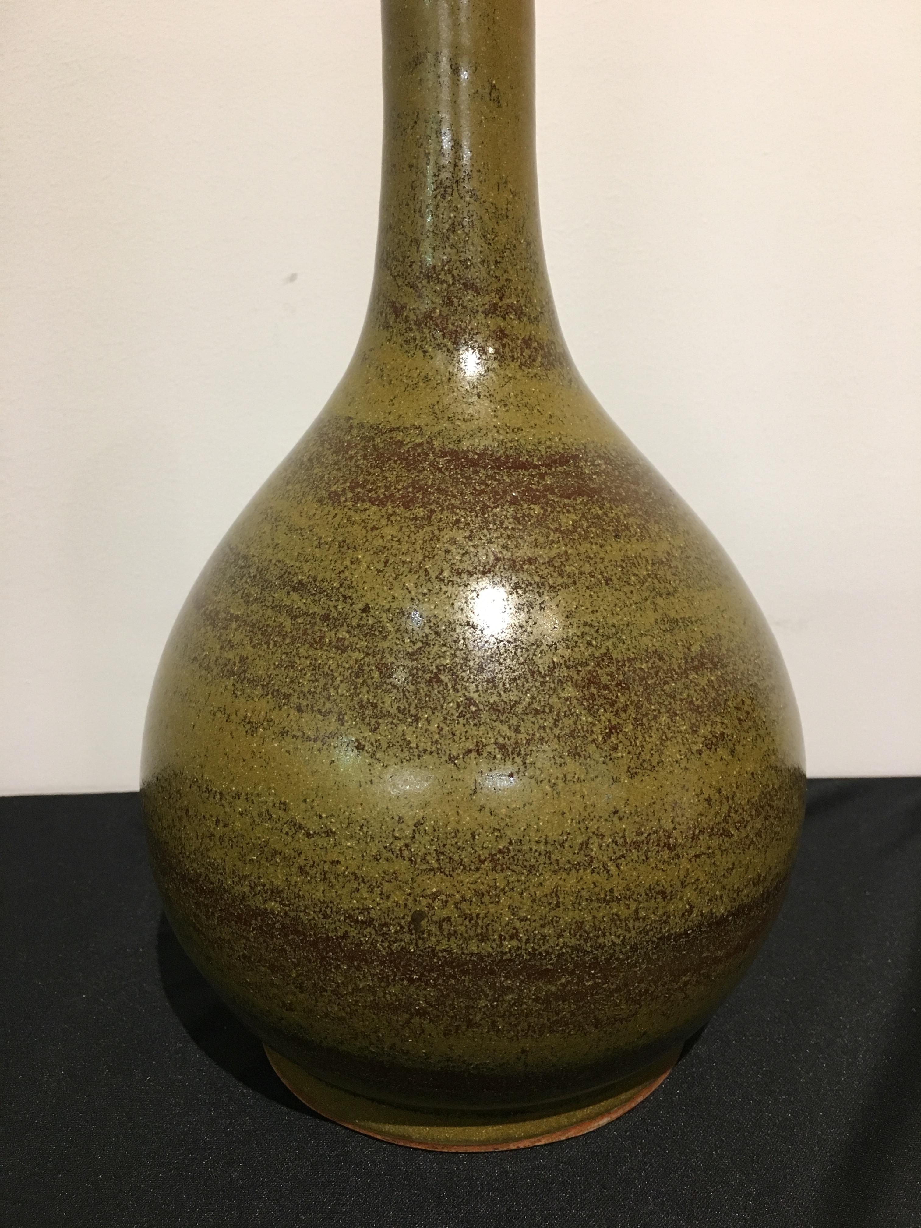 Chinesische glasierte Aalhaut-Vase mit Stick-Hals, Qing-Dynastie, 18. Jahrhundert im Zustand „Gut“ im Angebot in Austin, TX