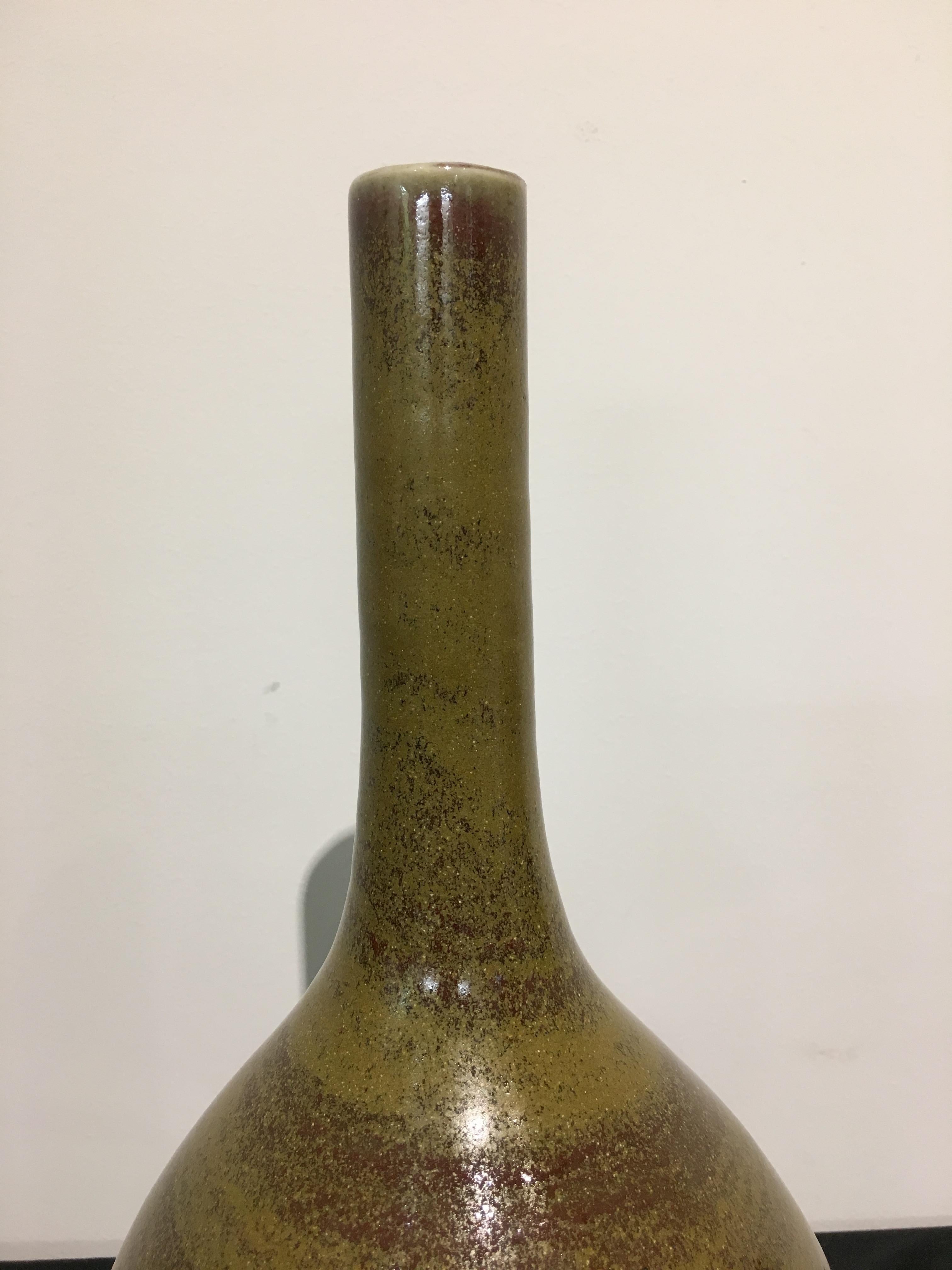 Chinesische glasierte Aalhaut-Vase mit Stick-Hals, Qing-Dynastie, 18. Jahrhundert (18. Jahrhundert und früher) im Angebot
