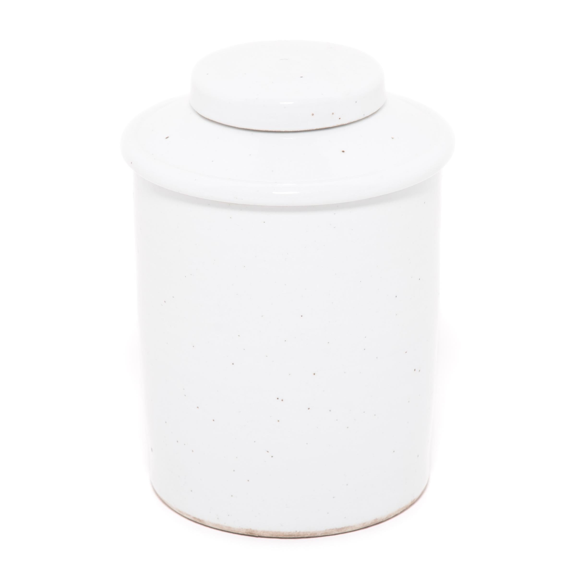 Rendered in a striking cool white glaze, this contemporary porcelain jar offers a modern take on a Classic form. Lidded jars like these were used in tea shops in China, where tea drinking was a symbol of taste and upper-class refinement.