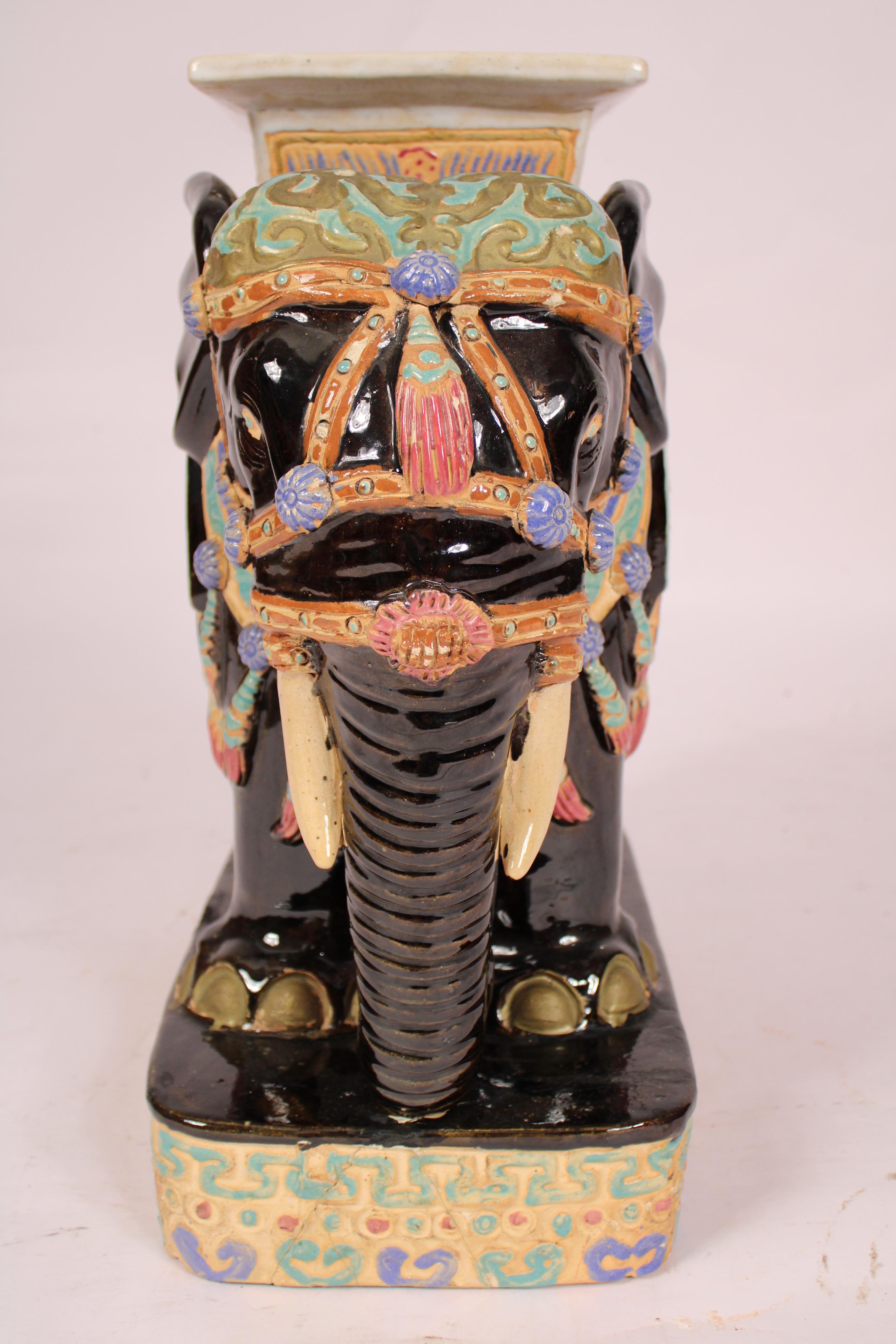 Chinesischer Elefant Form Polychrome dekoriert Steingut Garten Sitz im Zustand „Gut“ im Angebot in Laguna Beach, CA