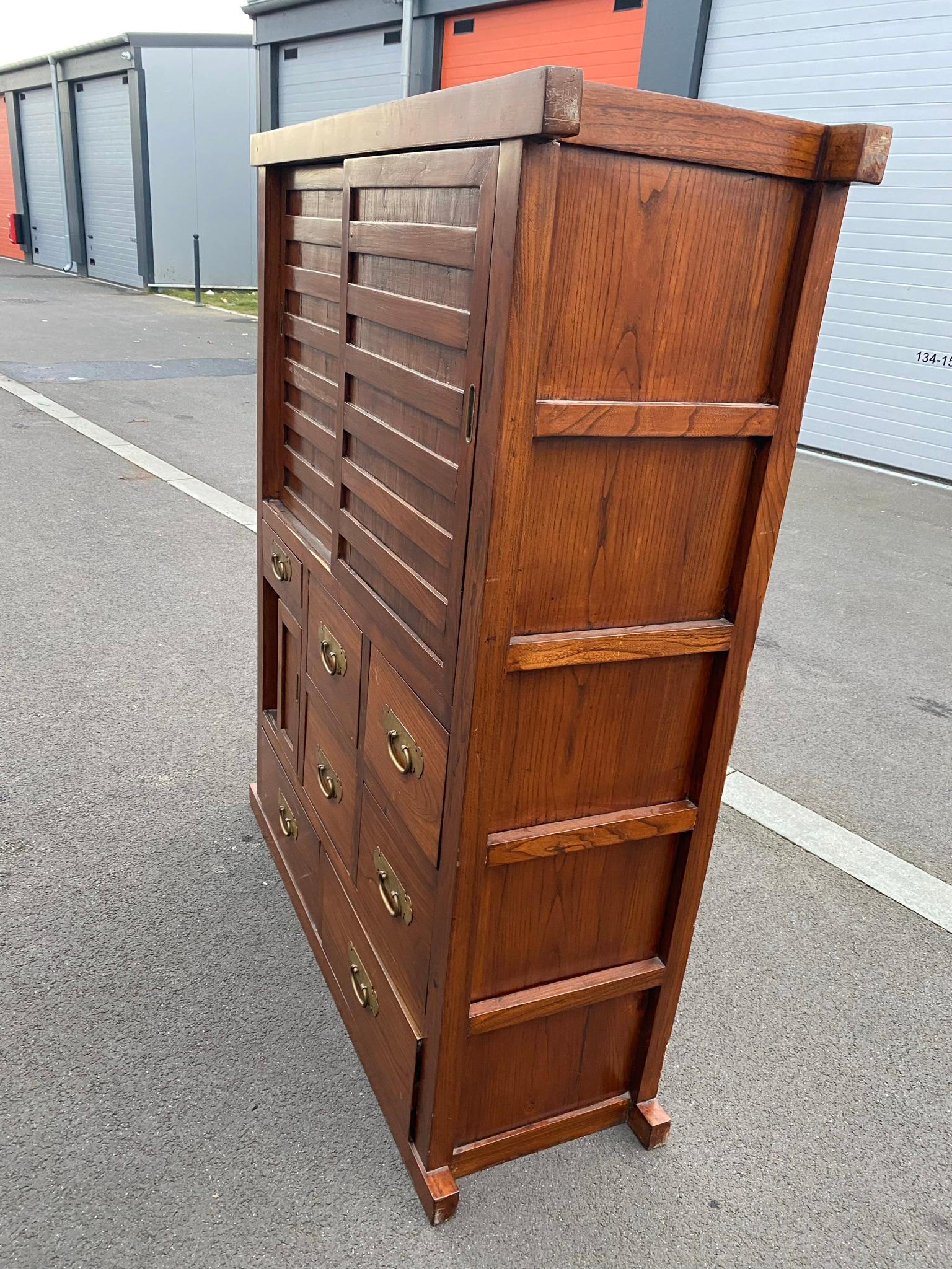 Chinese Elm Cabinet, circa 1930 In Good Condition For Sale In Saint-Ouen, FR