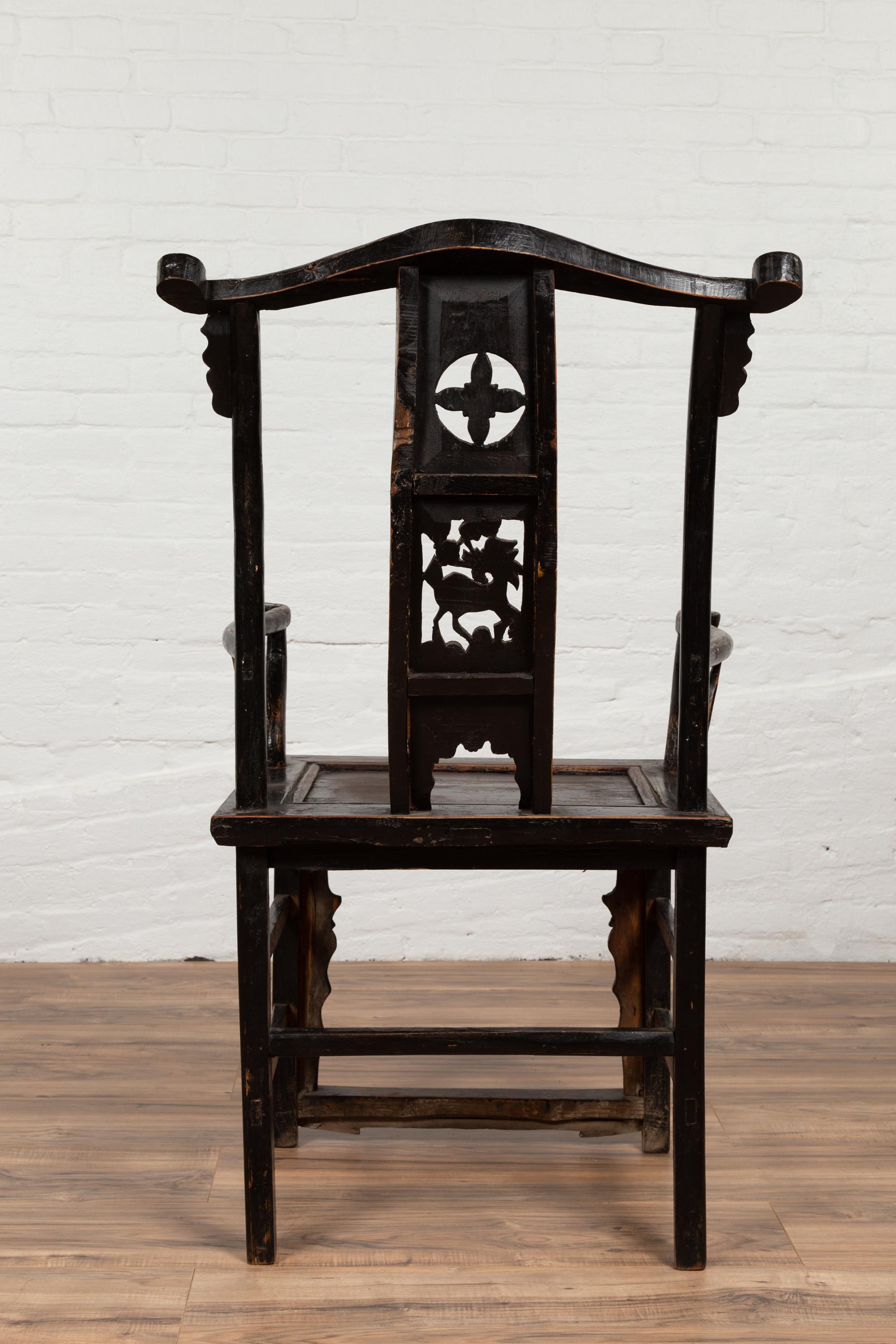 Chinese Elmwood Dark Patina Dengguayi Scholar's Lamp Armchair with Pierced Splat For Sale 11