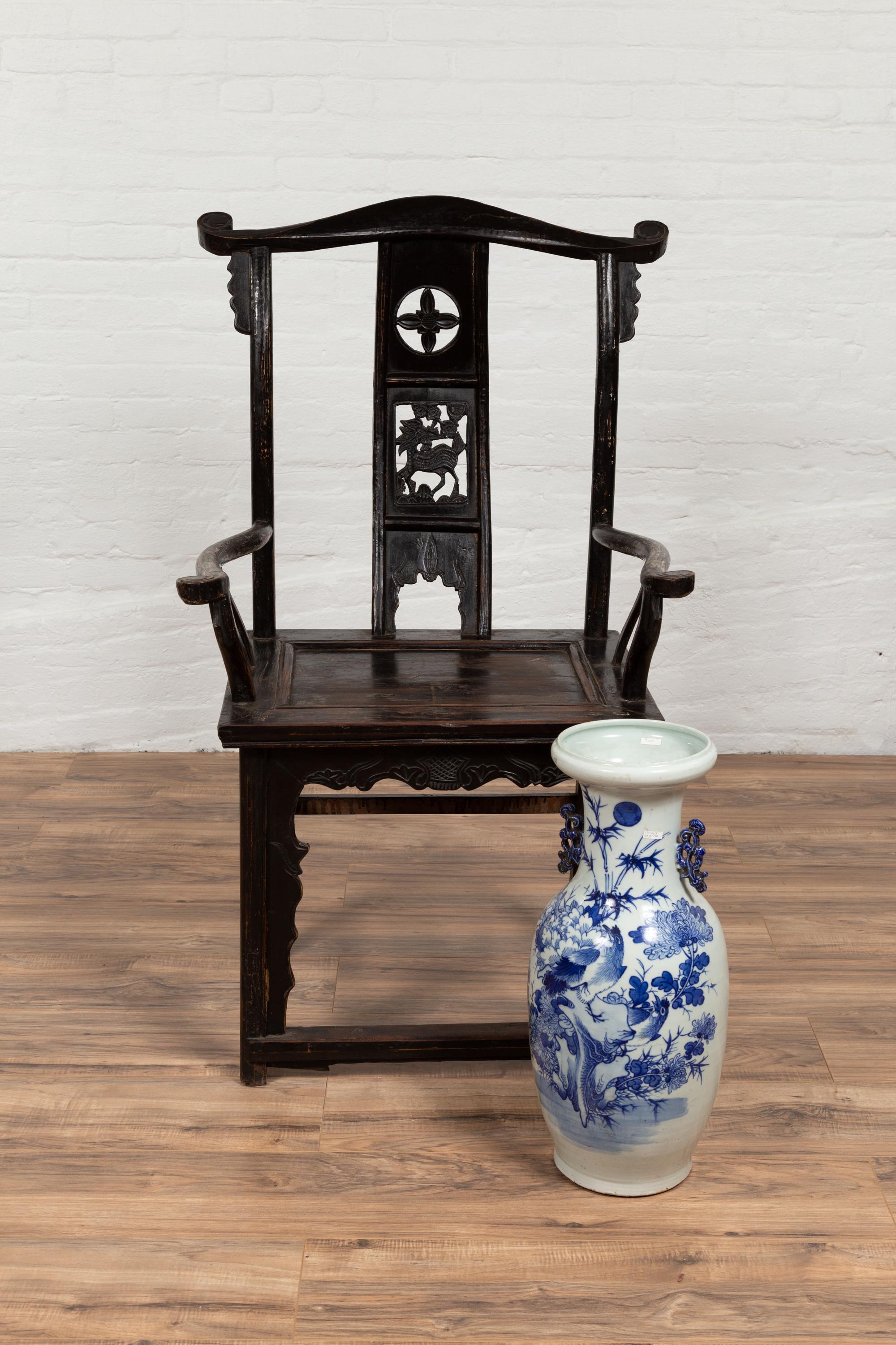 Chinese Elmwood Dark Patina Dengguayi Scholar's Lamp Armchair with Pierced Splat For Sale 13