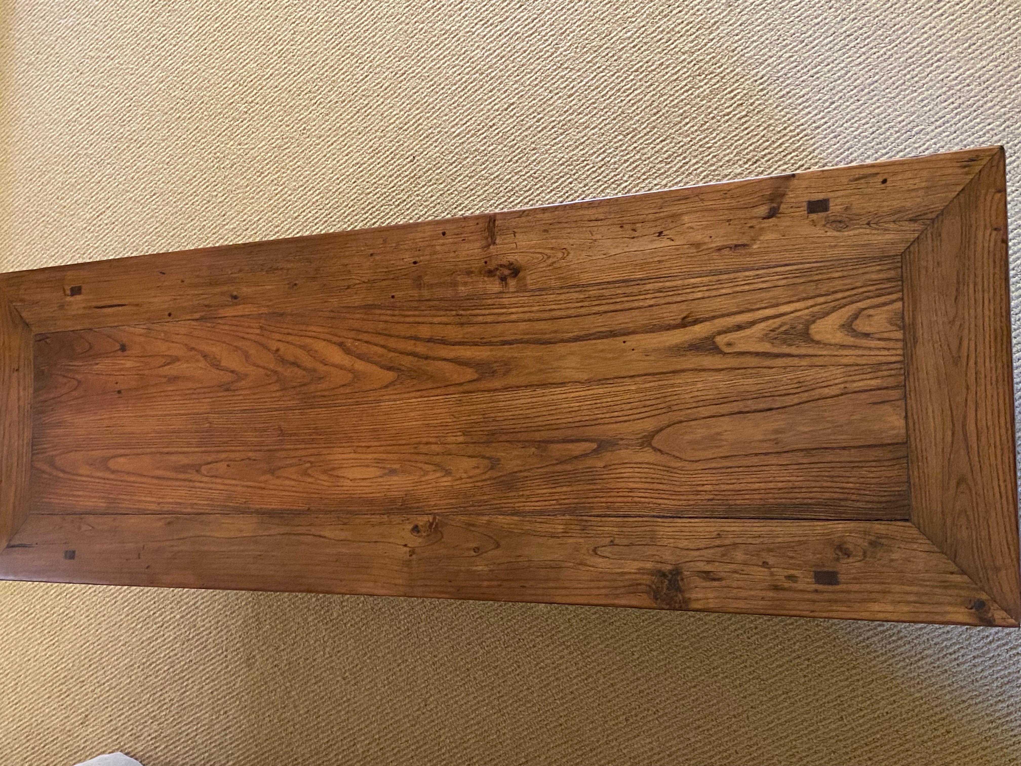 Table basse d'autel à sept tiroirs en bois d'Elmwood chinois en vente 3