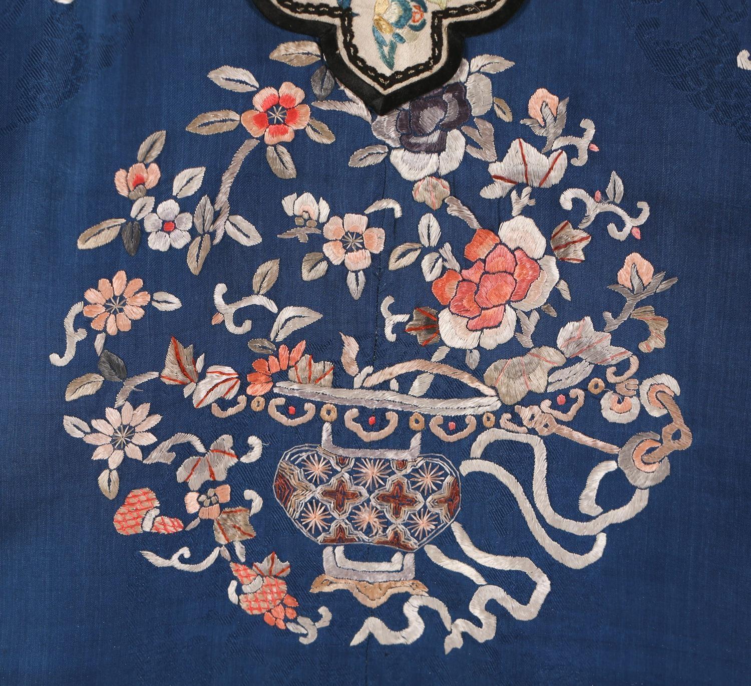 Chinese Embroidered Blue Silk Robe in a Plexiglass Box, Qing Dynasty For Sale 6