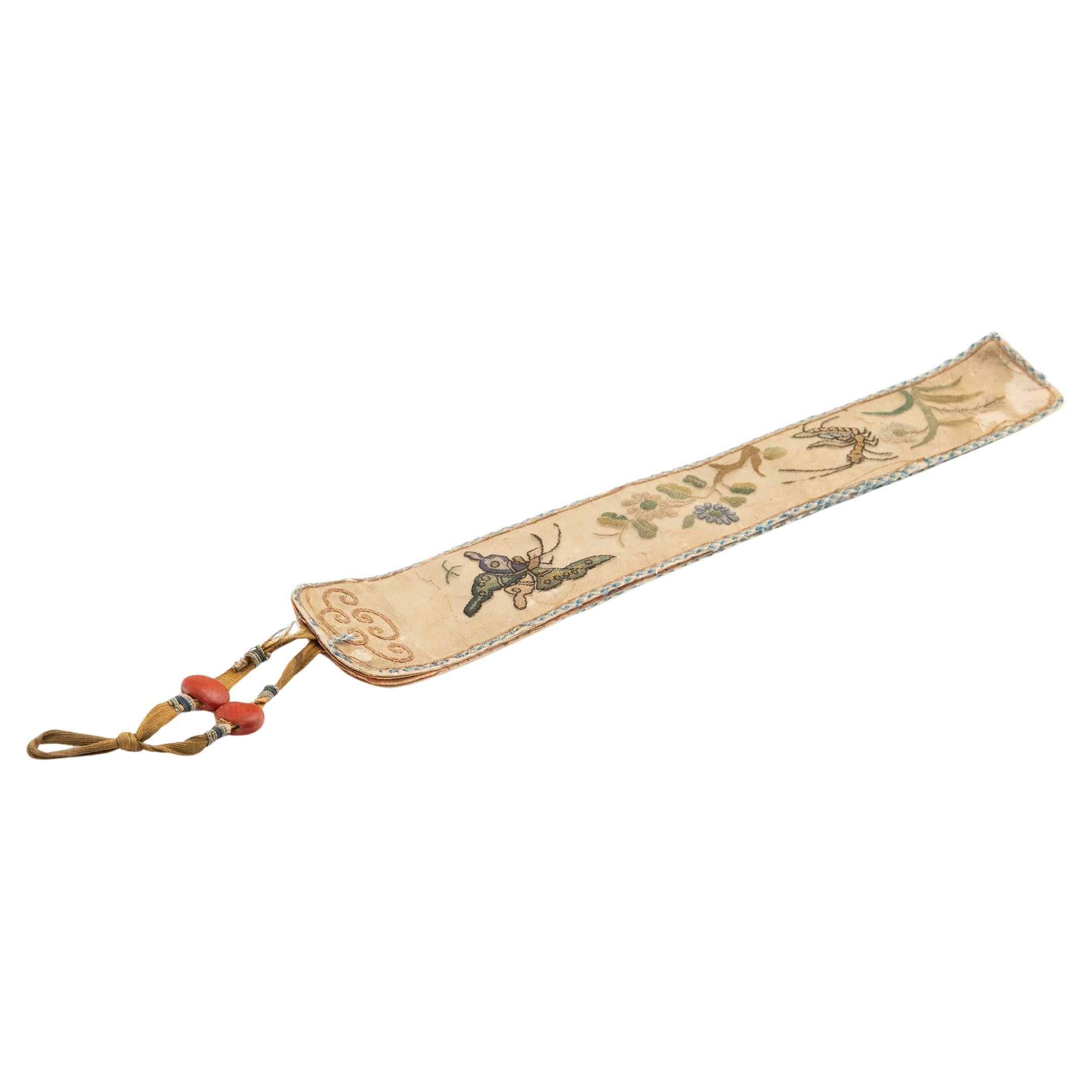 Étui à éventail en papier brodé chinois, C.I.C., vers 1850 en vente