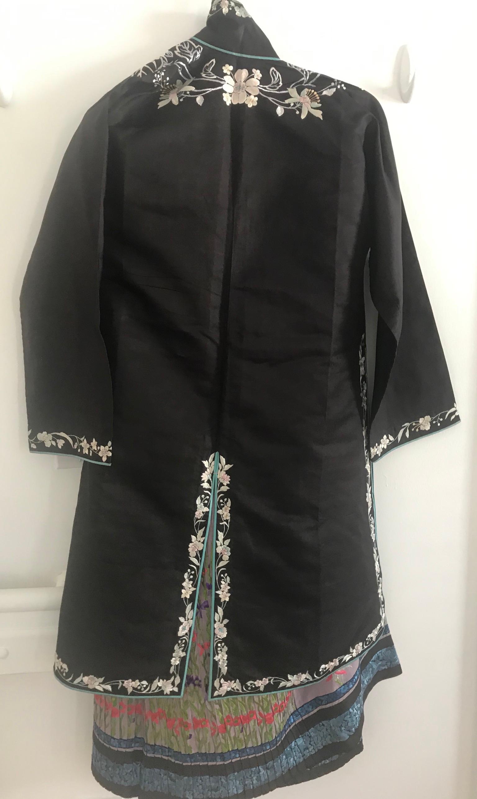 Chinese Export Chinese Embroidered Qing Dynasty Robe and Skirt For Sale