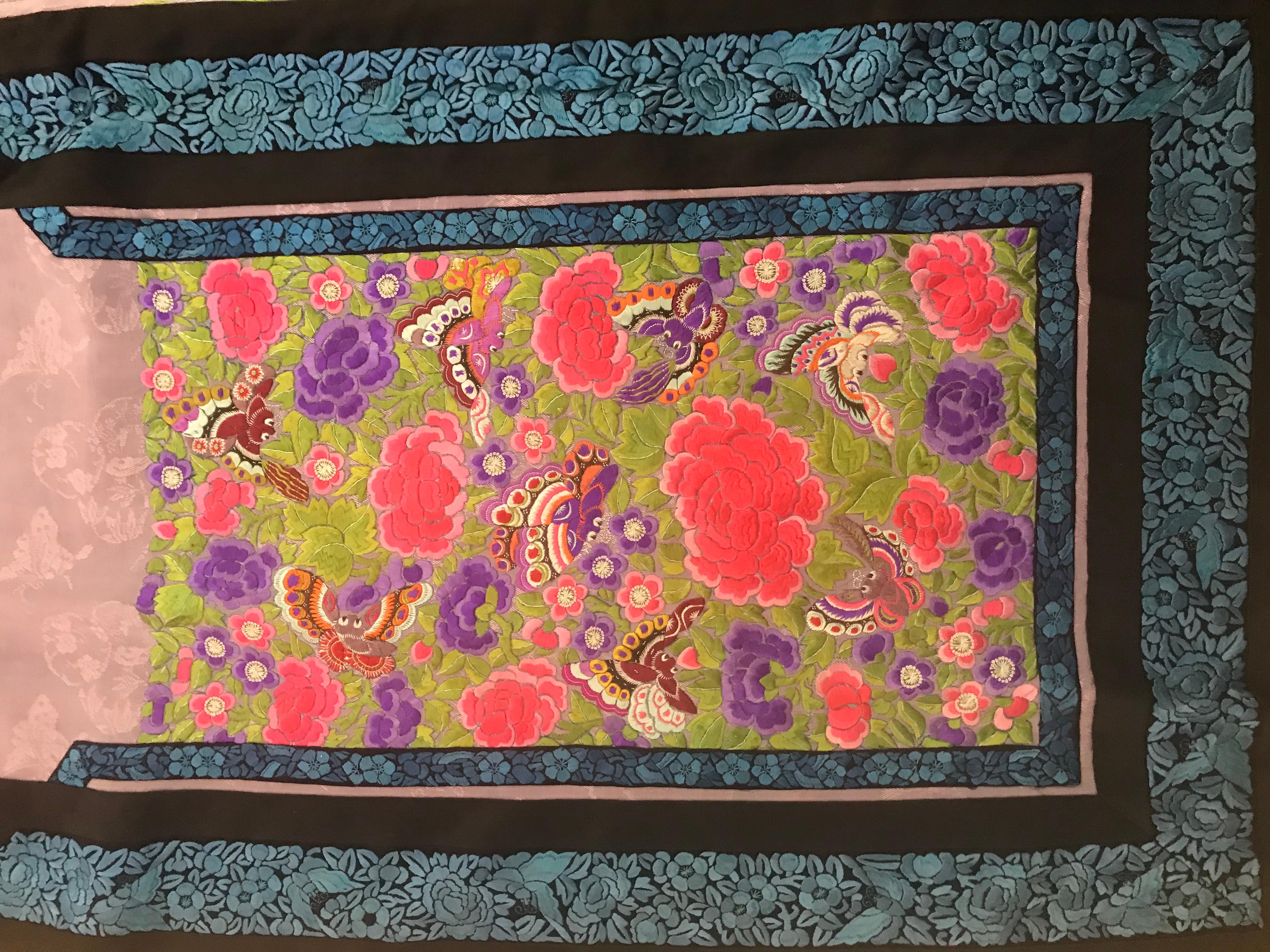 Chinese Embroidered Qing Dynasty Robe and Skirt For Sale 3