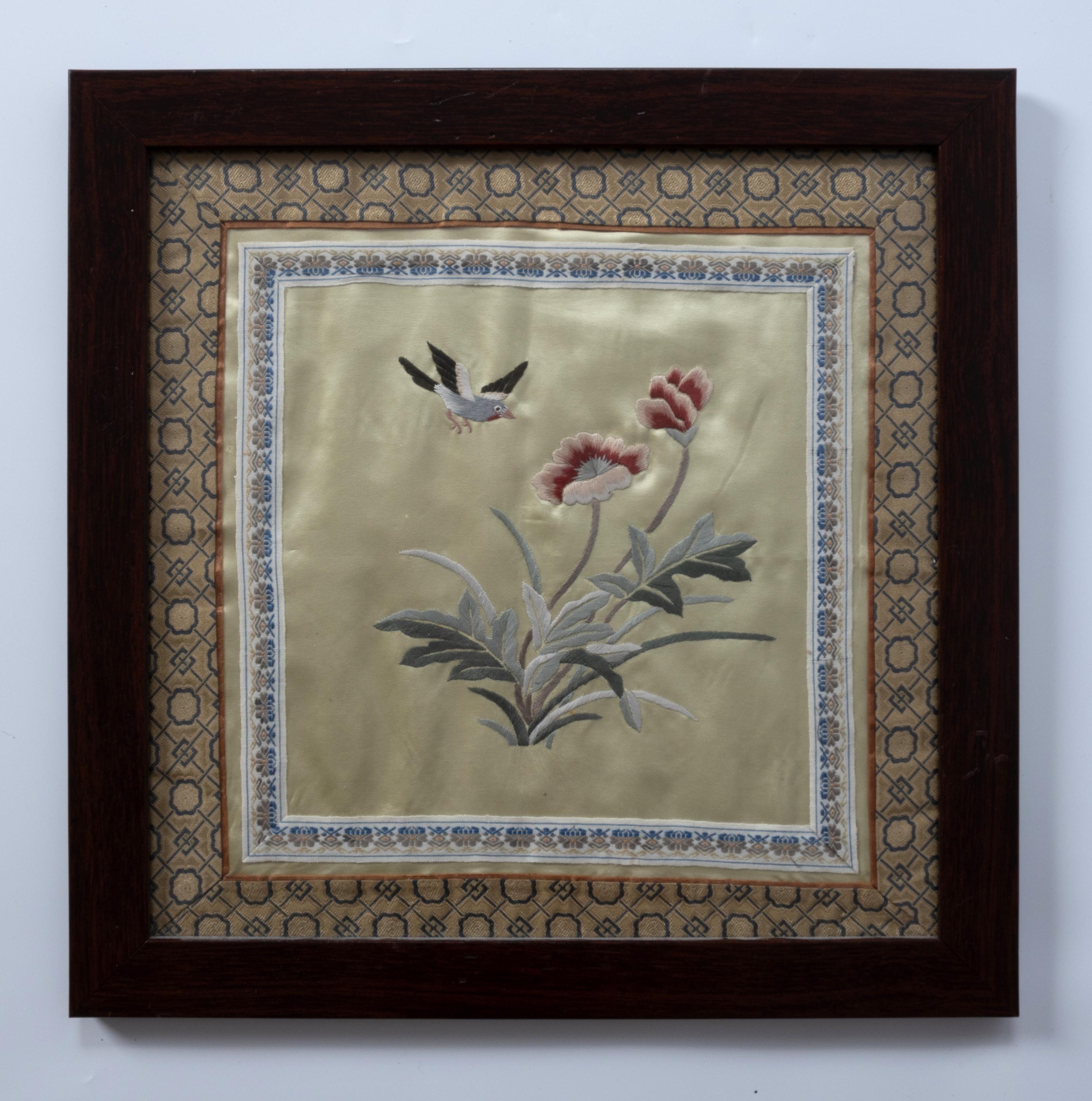 Seda Bordada China Con Pájaro Y Flores C.1950 en Bueno estado para la venta en London, GB