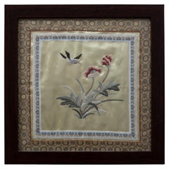 Chinesische bestickte Seide mit Vogel und Blumen, Chinesisch, um 1950