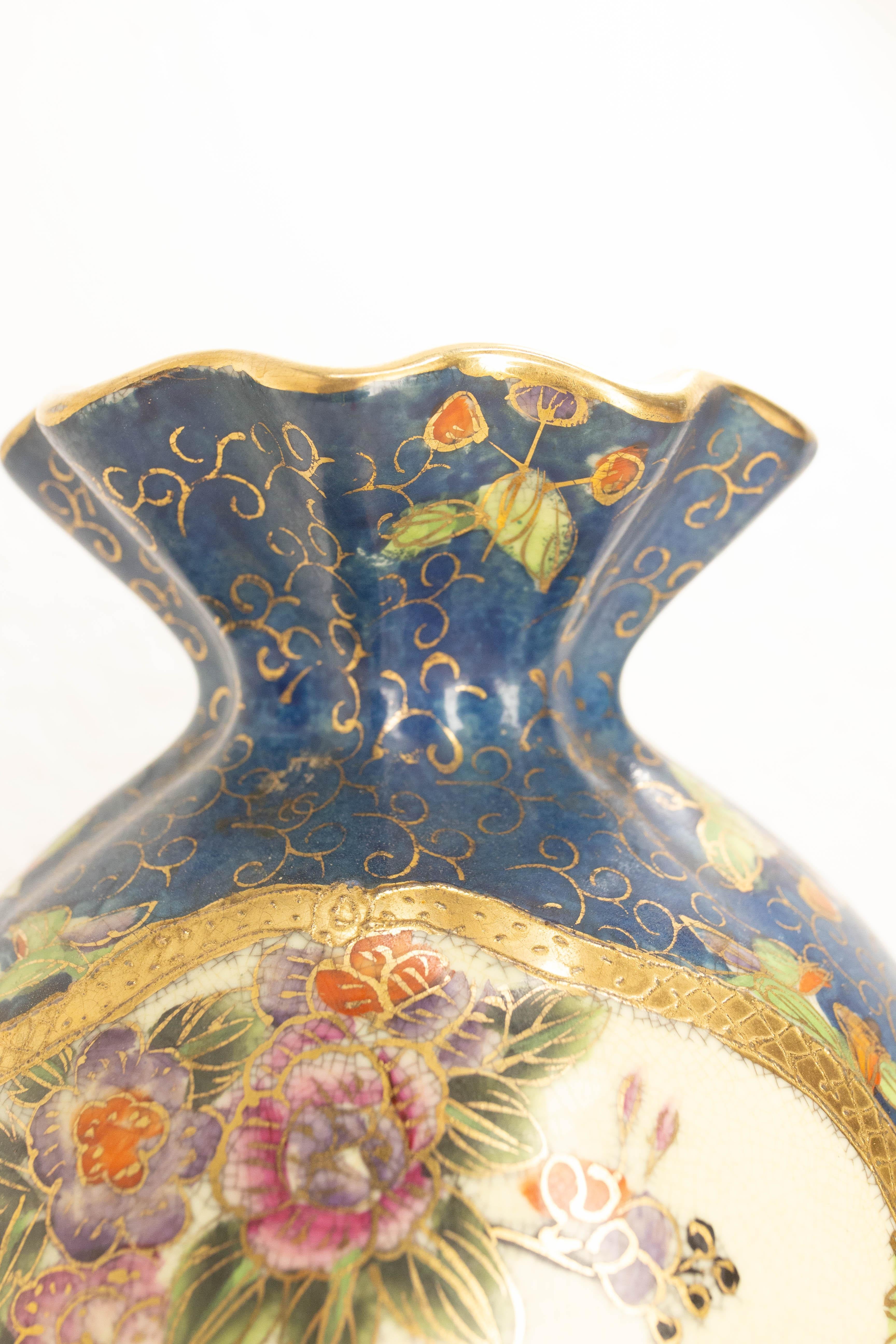 Faenza Vaso cinese smaltato blu intenso con motivi vegetali, circa 1900 in vendita