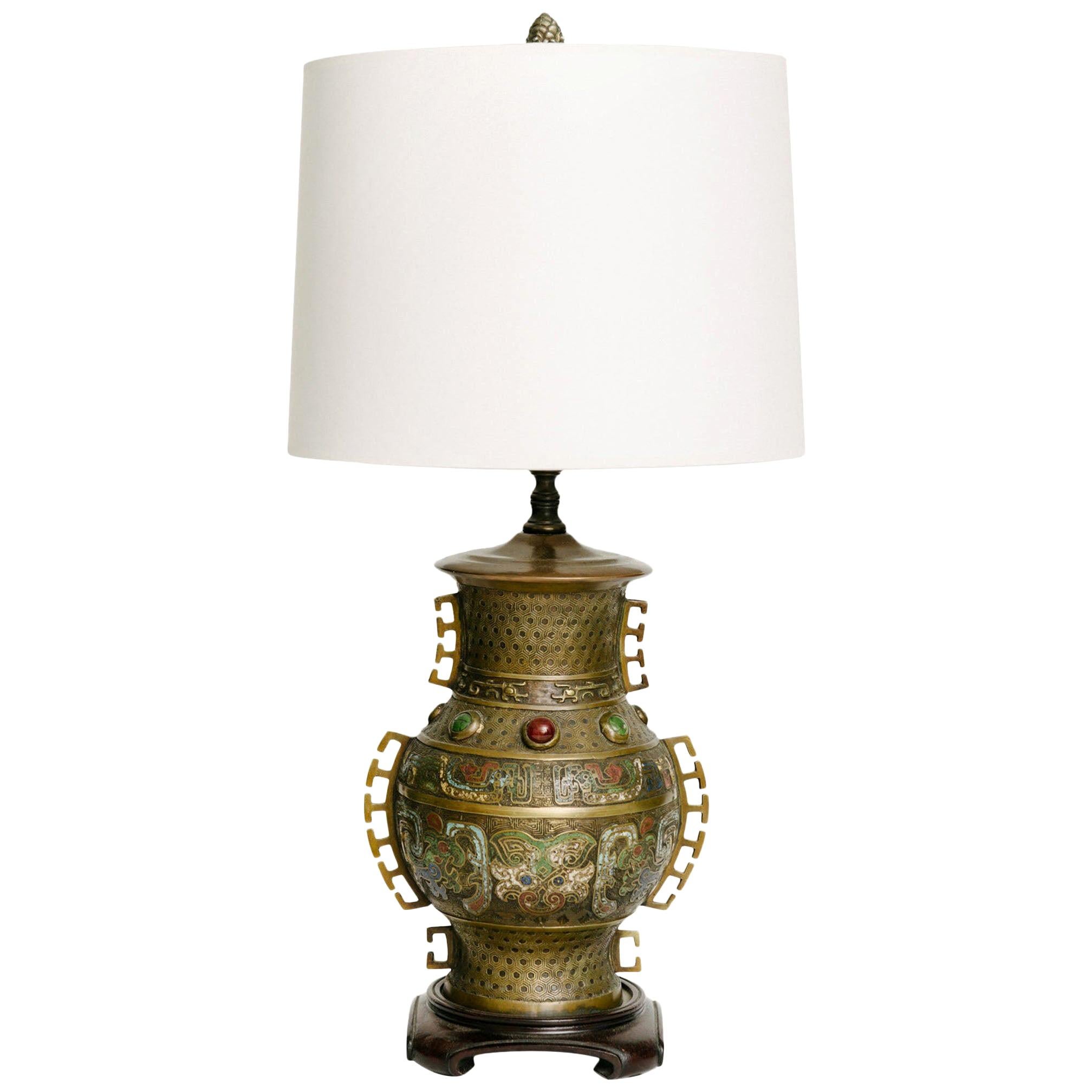 Chinesische Lampe aus Emaille und Messing im Angebot