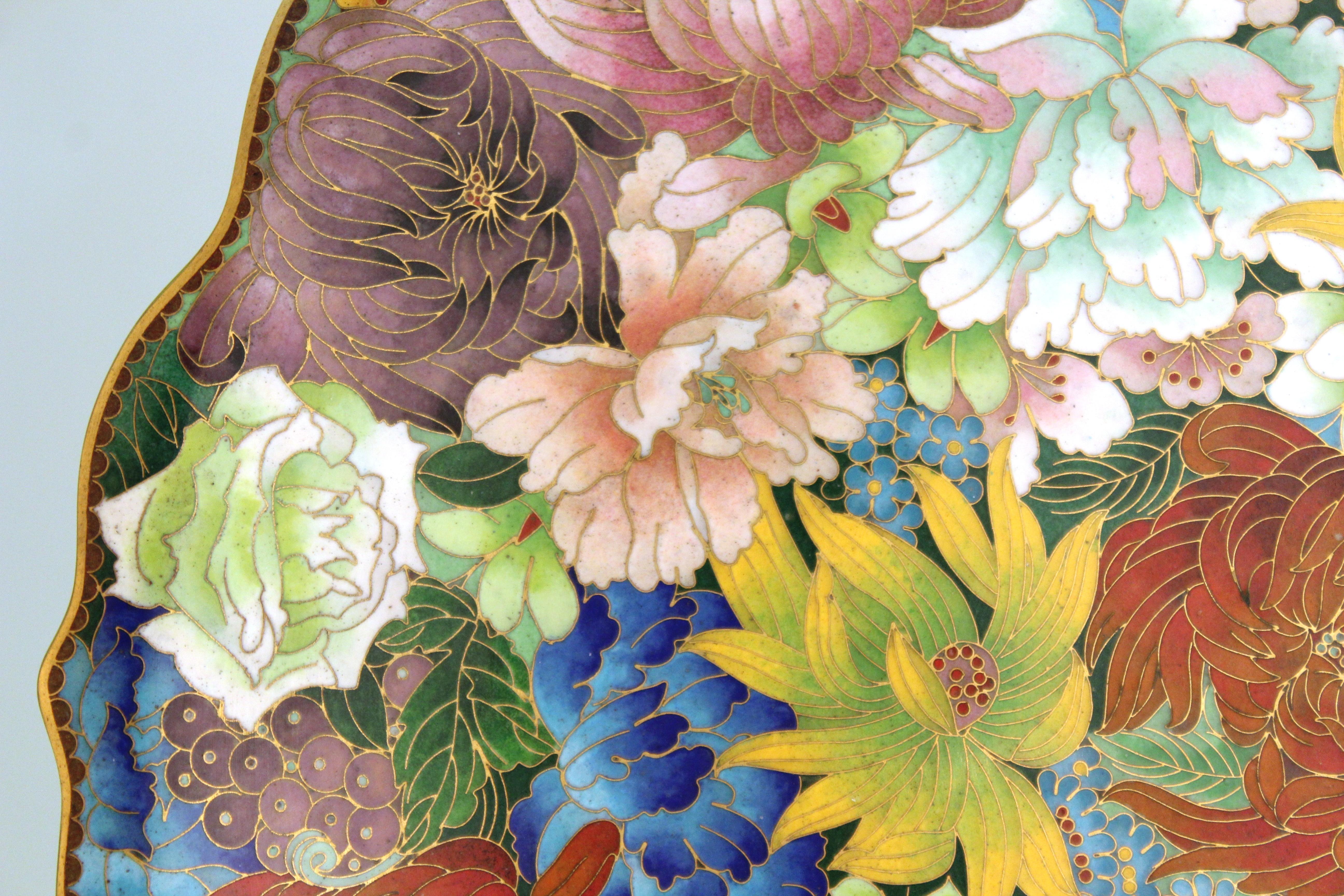 Chinesische Emaille-Cloisonn-Platte mit mehrfarbigem Blumenmotiv aus China im Angebot 6