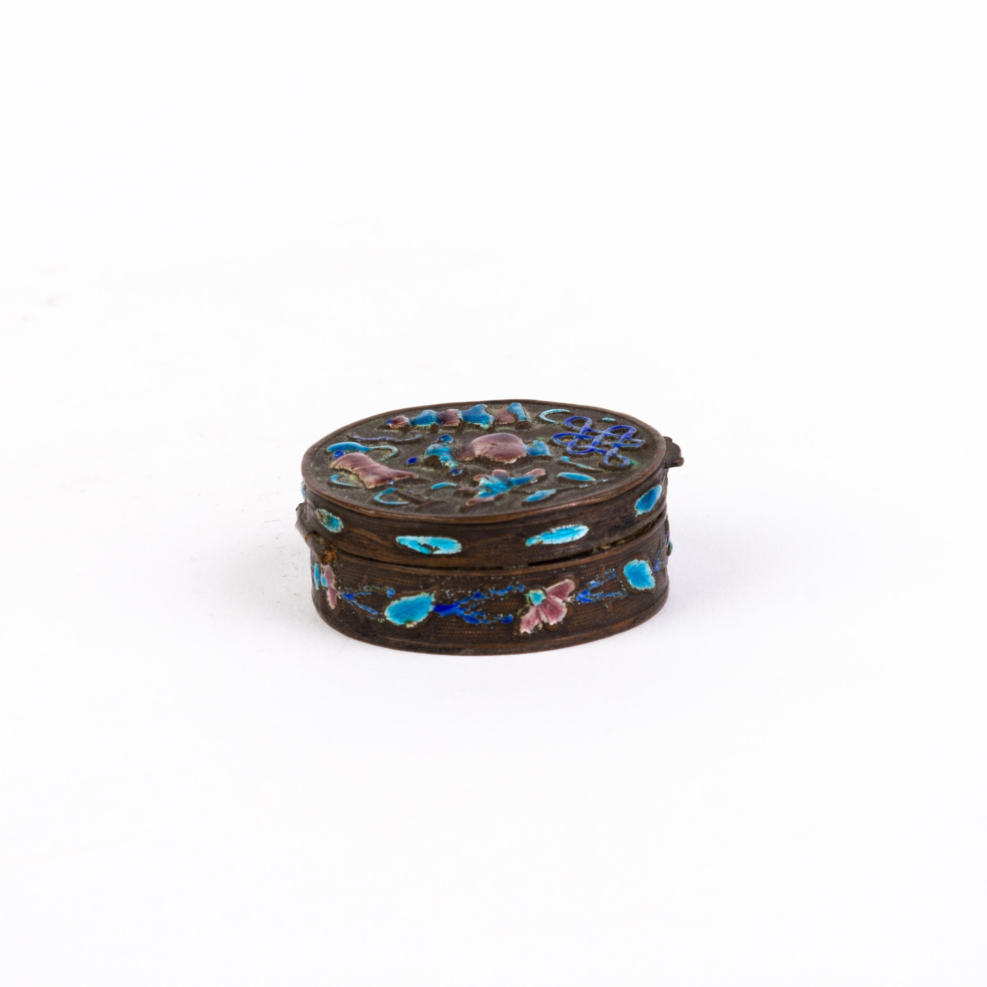 Chinese Enamel Cloisonne Snuff Box
Good condition.
From a private collection.
Free international shipping.