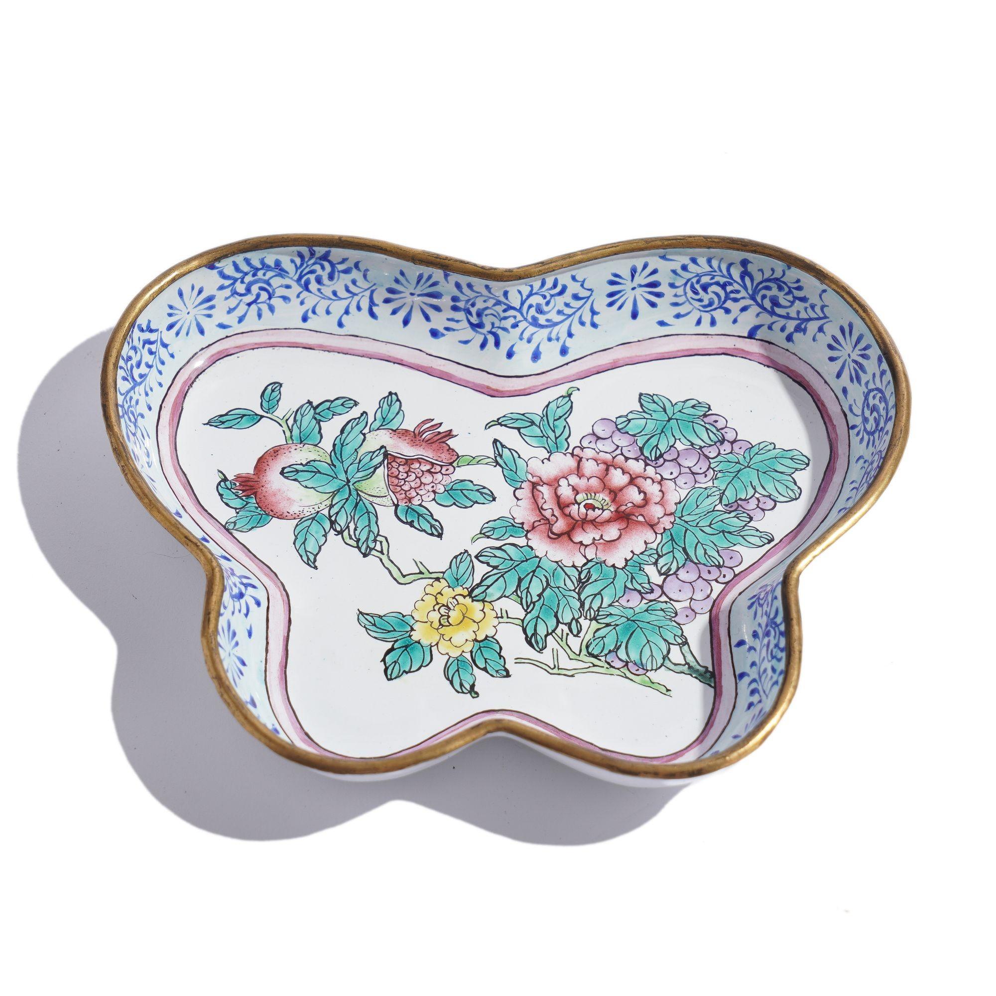 Chinese enameled butterfly shaped pin tray, c. 1950 In Good Condition For Sale In Kenilworth, IL