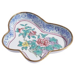 Bandeja china para alfileres en forma de mariposa esmaltada, c. 1950