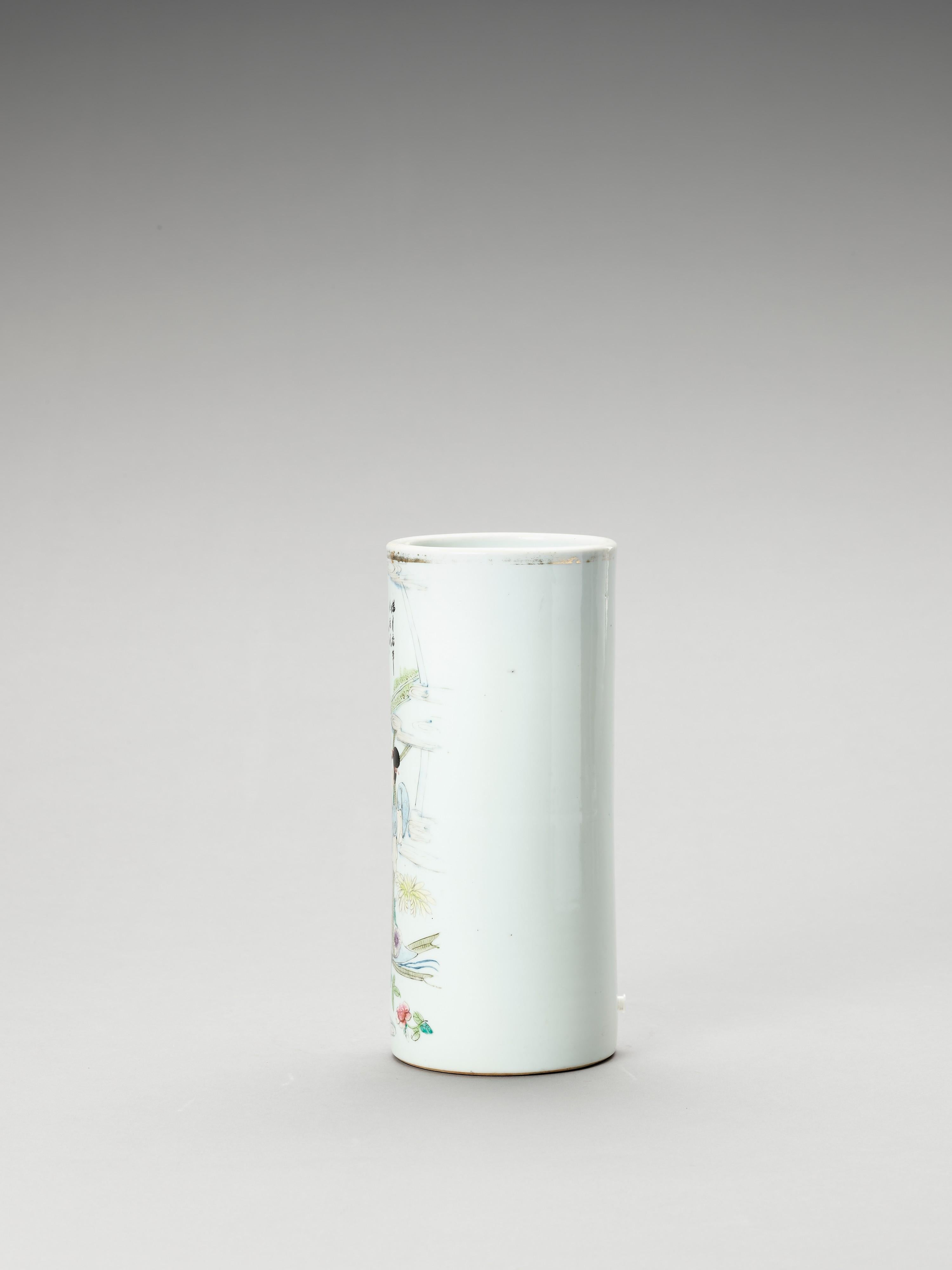 Chinese Enameled Cylindrical Porcelain Vase, 1900-1920 In Good Condition For Sale In Vienna, AT