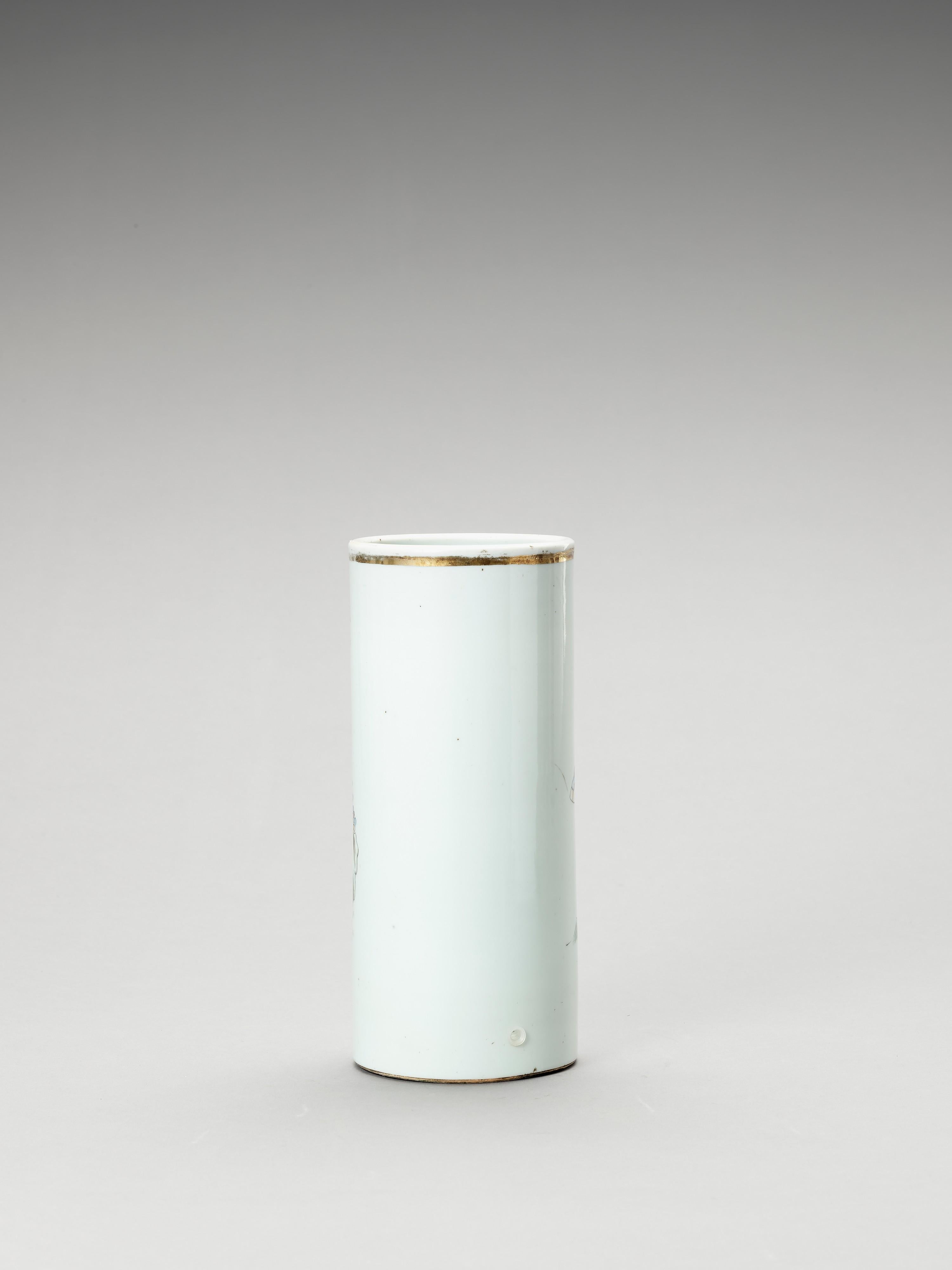 Chinese Enameled Cylindrical Porcelain Vase, Late Qing to Republic, 1900-1950 For Sale 2