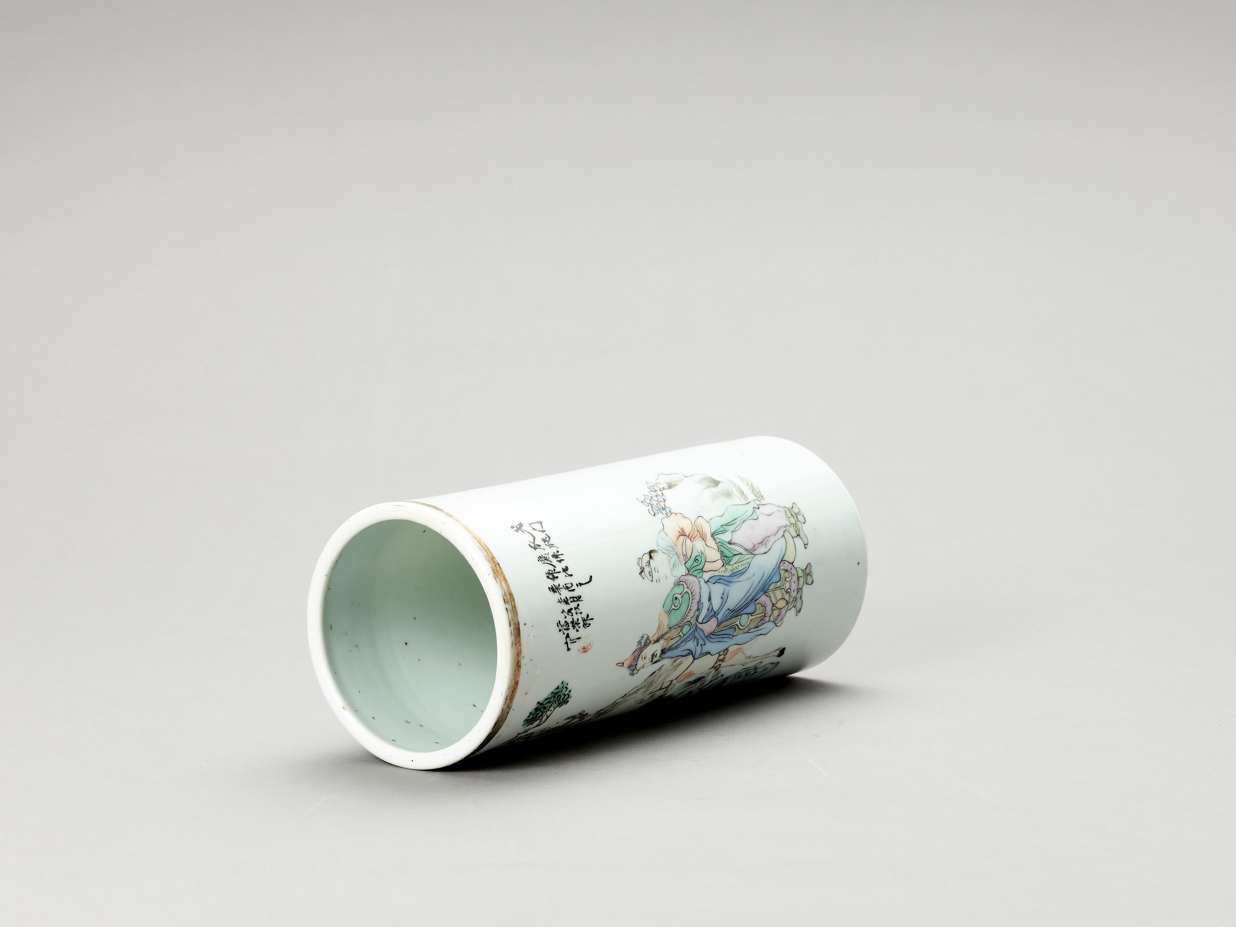 Chinese Enameled Cylindrical Porcelain Vase, Late Qing to Republic, 1900-1950 For Sale 3